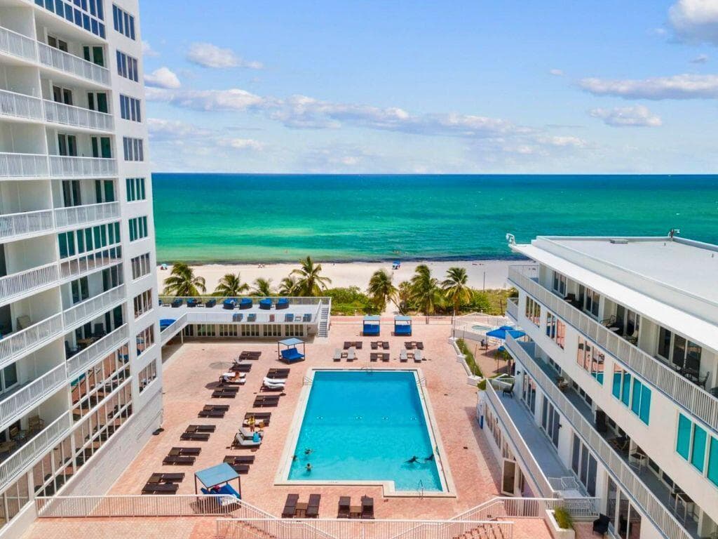 5401 Collins Avenue 620, Miami Beach, FL 33140 — photo 32 of 36