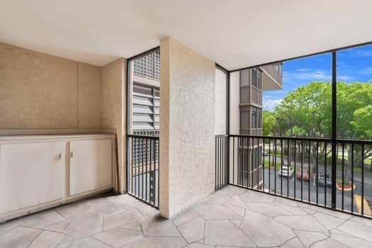 2816 N 46 Avenue J482, Hollywood, FL 33021 — photo 30 of 40