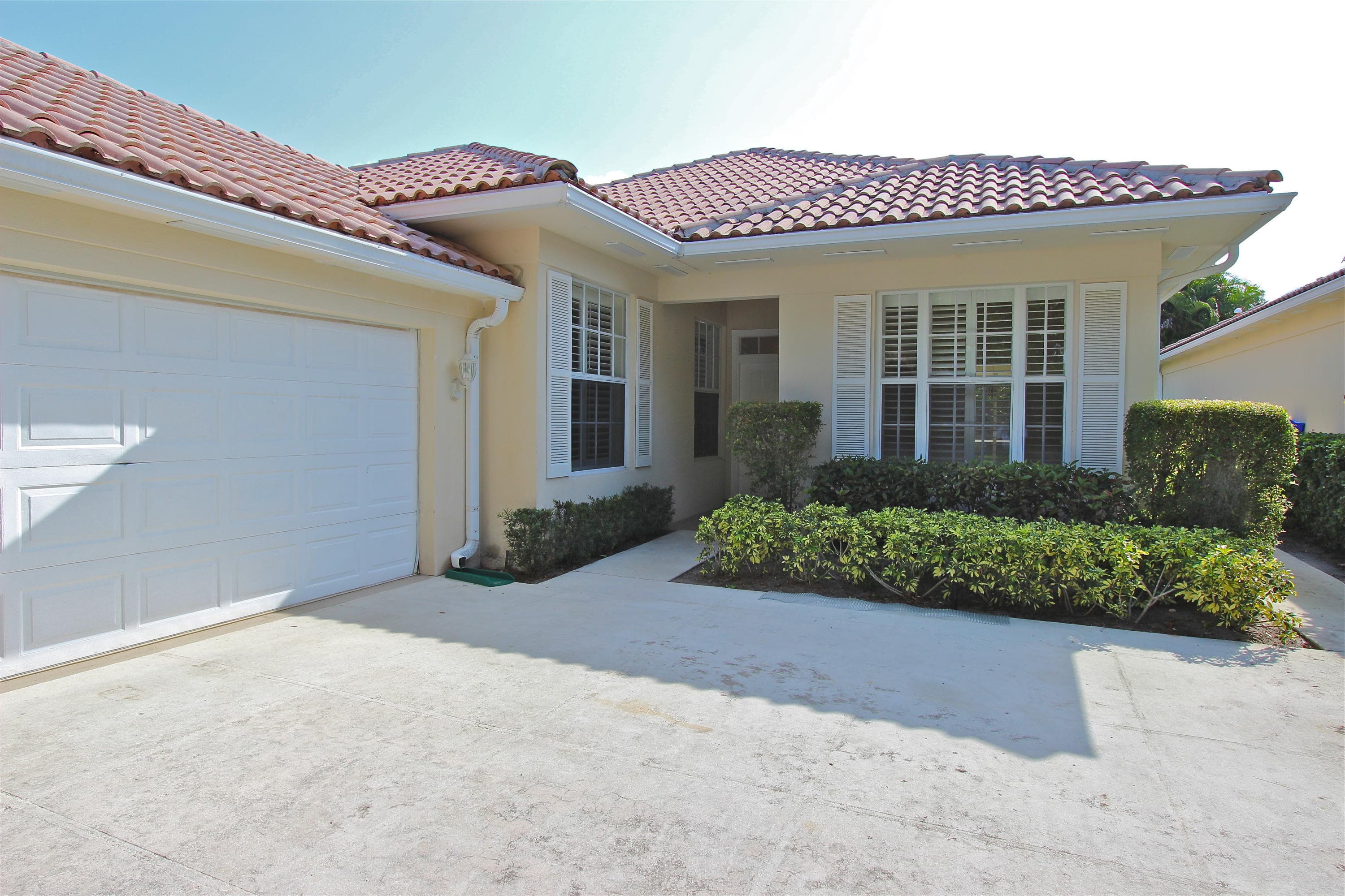 160 Lost Bridge Drive, Palm Beach Gardens, FL 33410 — photo 2 of 38