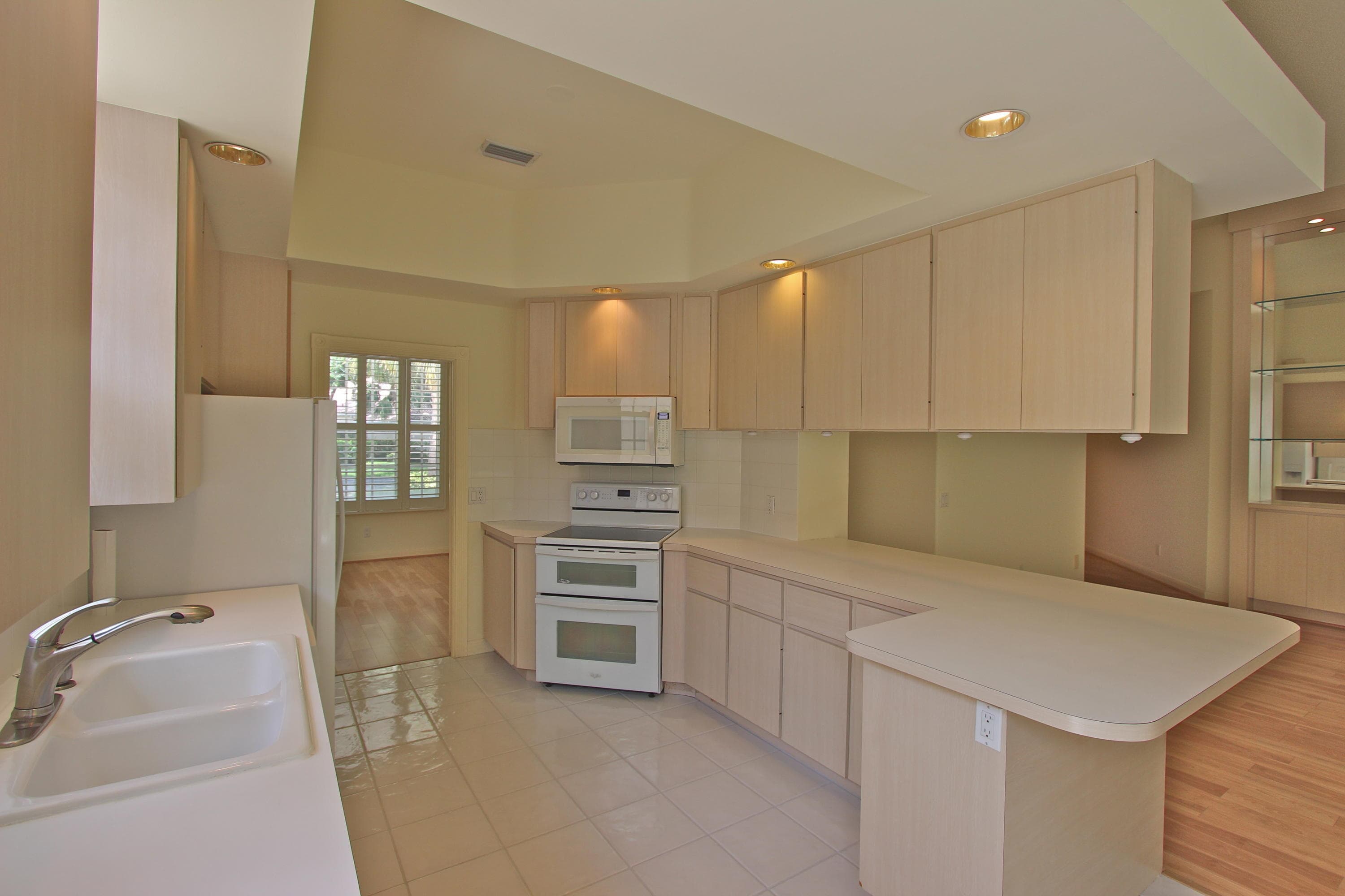 160 Lost Bridge Drive, Palm Beach Gardens, FL 33410 — photo 10 of 38