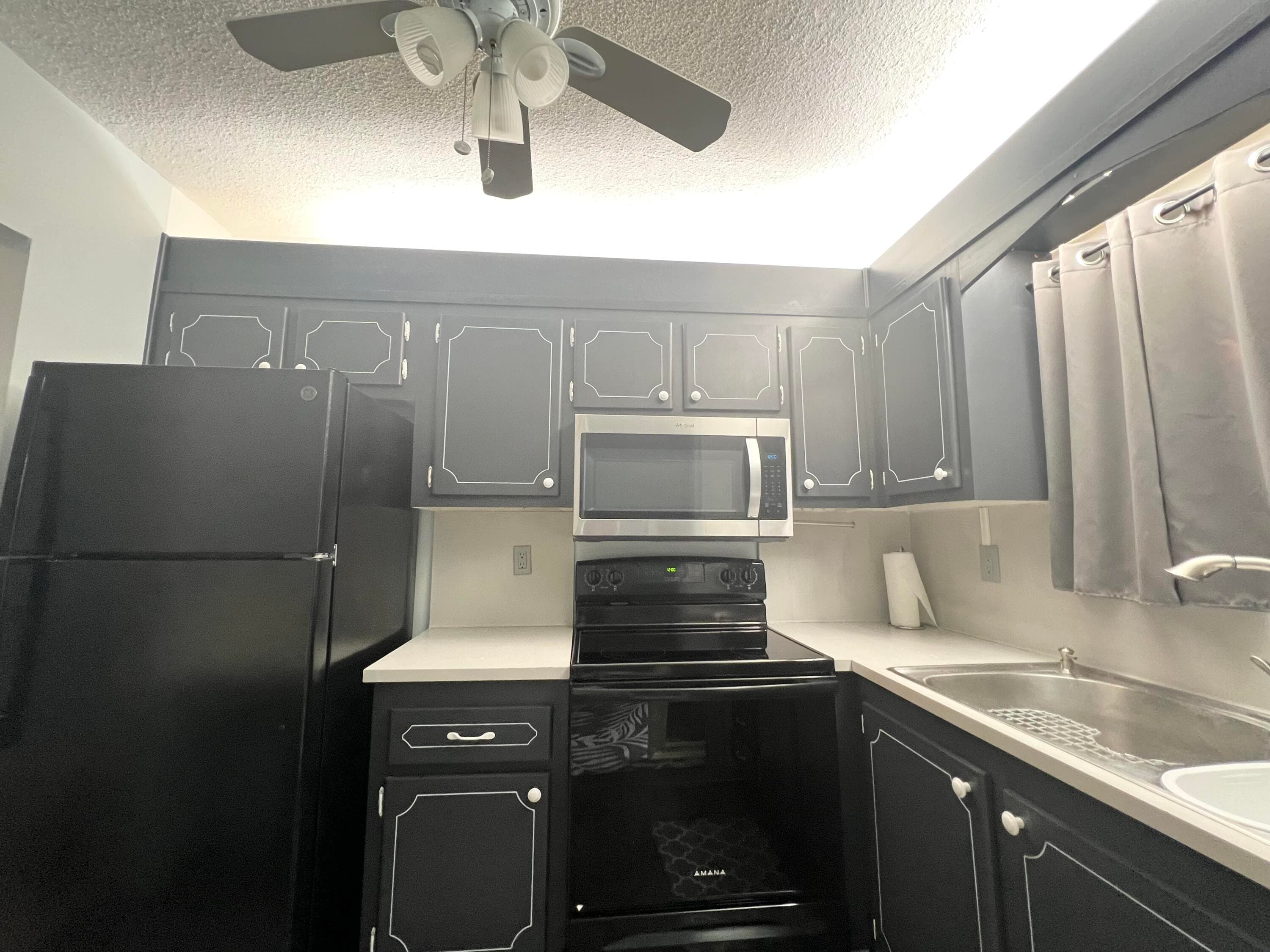 1551 N 12th Court 10b, Hollywood, FL 33019 — photo 3 of 10