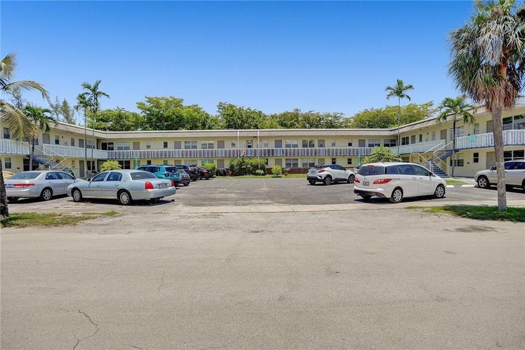 1551 N 12th Court 10b, Hollywood, FL 33019 — photo 1 of 10
