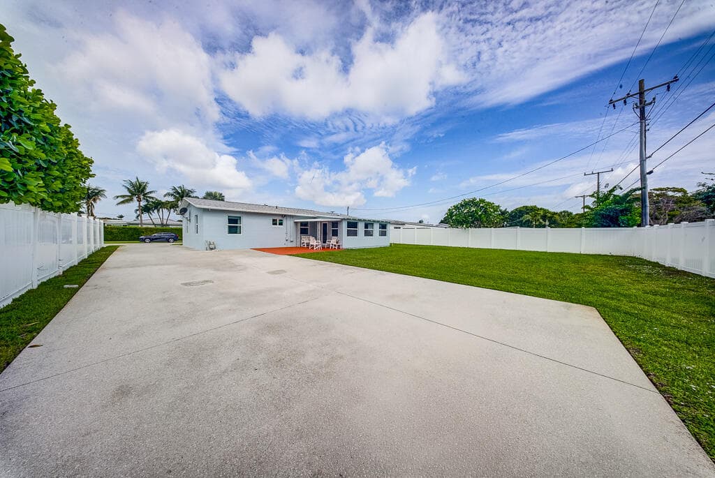 648 Eastwind Drive, North Palm Beach, FL 33408 — photo 20 of 34