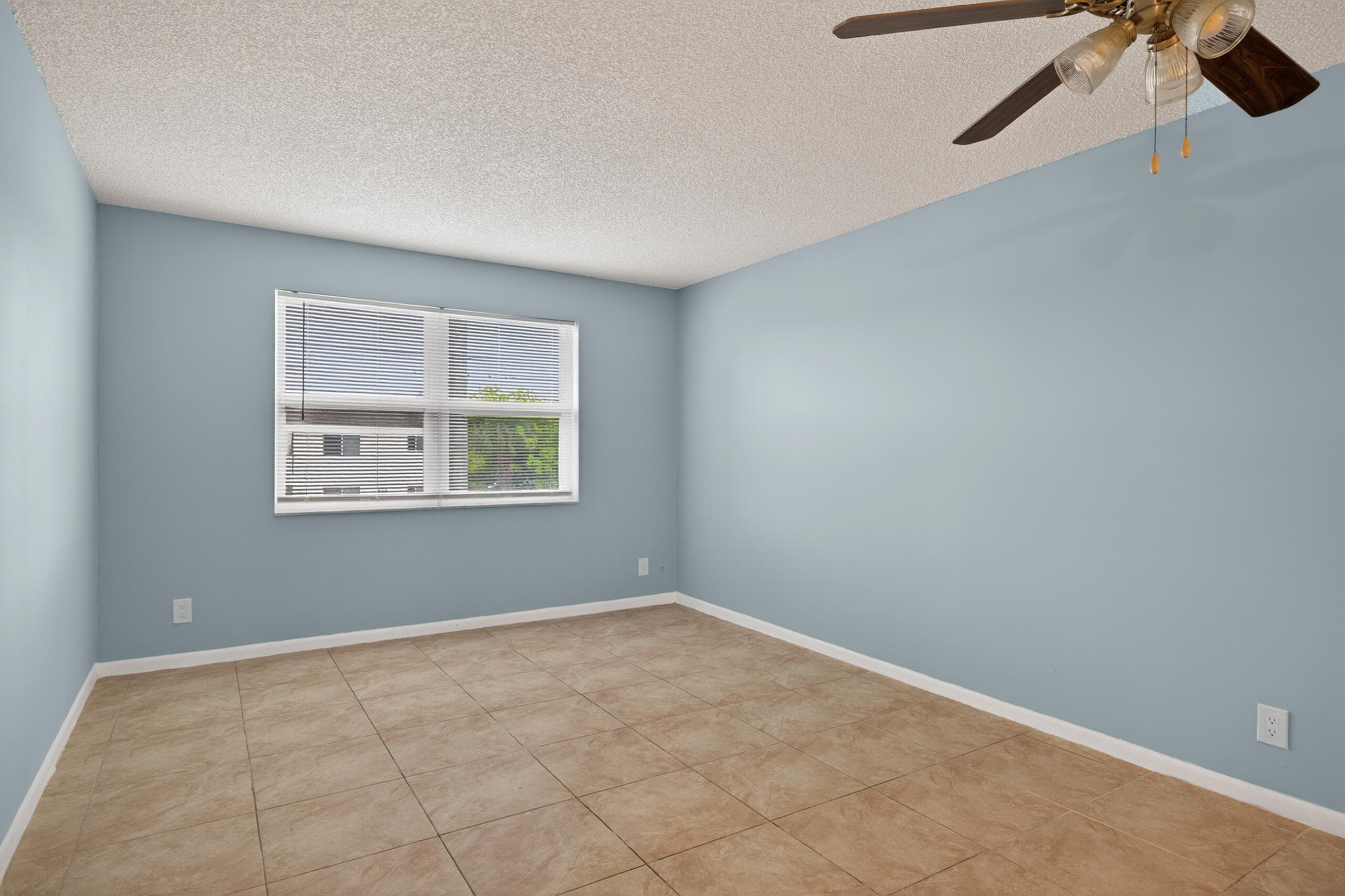 95 NE 41st Street O223, Oakland Park, FL 33334 — photo 3 of 11