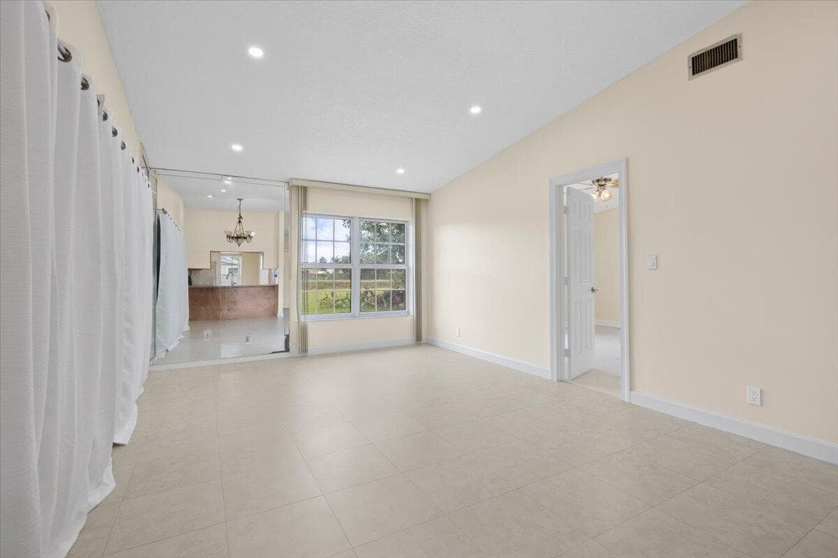 5540 S Lakewood Cir Circle S F, Margate, FL 33063 — photo 7 of 50