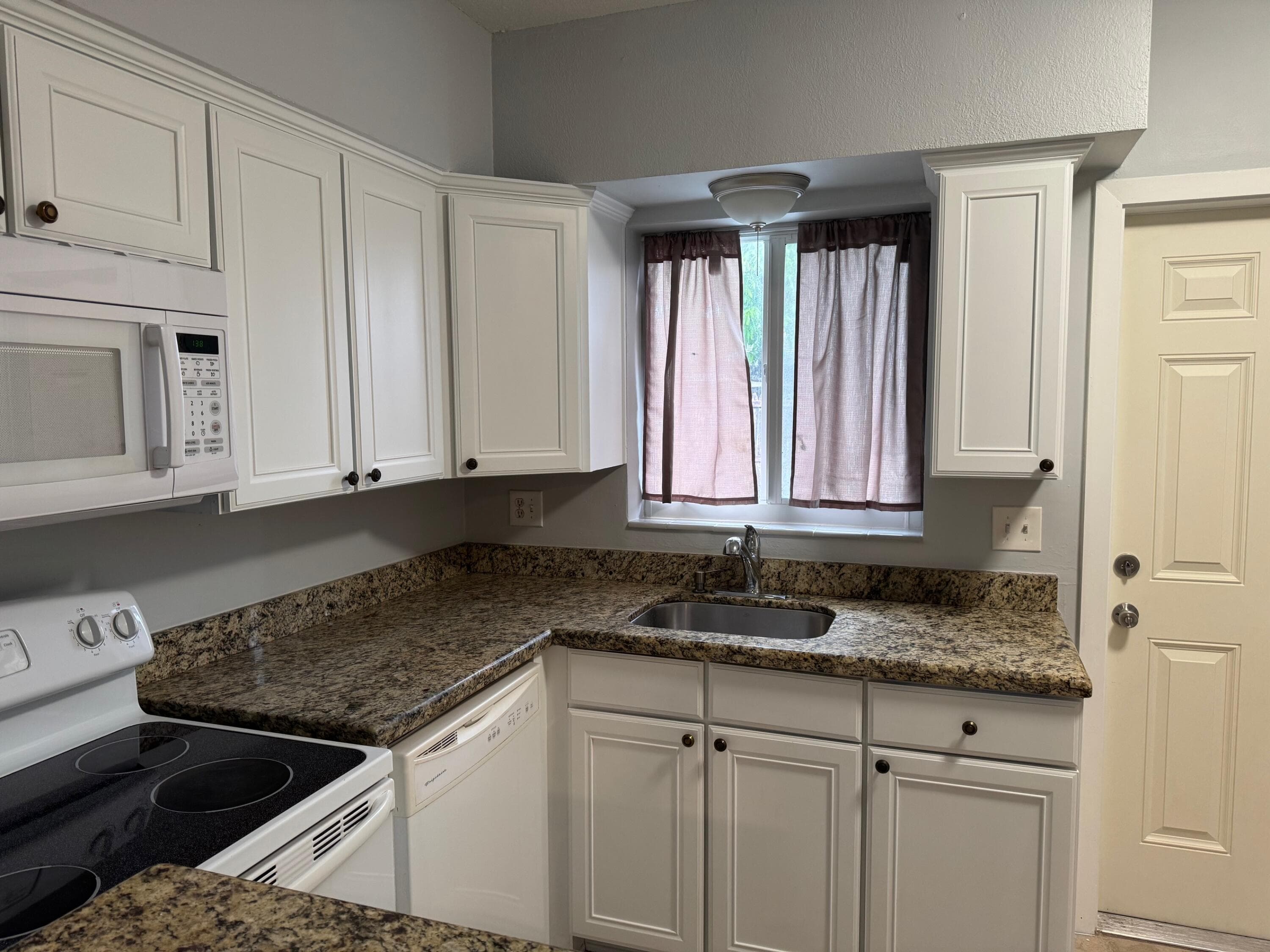 5431 NE 22nd Terrace, Fort Lauderdale, FL 33308 — photo 3 of 8