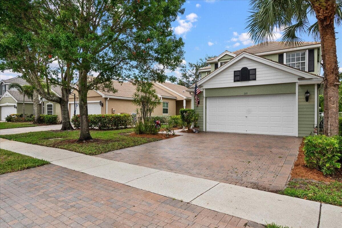 135 Hamilton Terrace, West Palm Beach, FL 33414 — photo 2 of 43