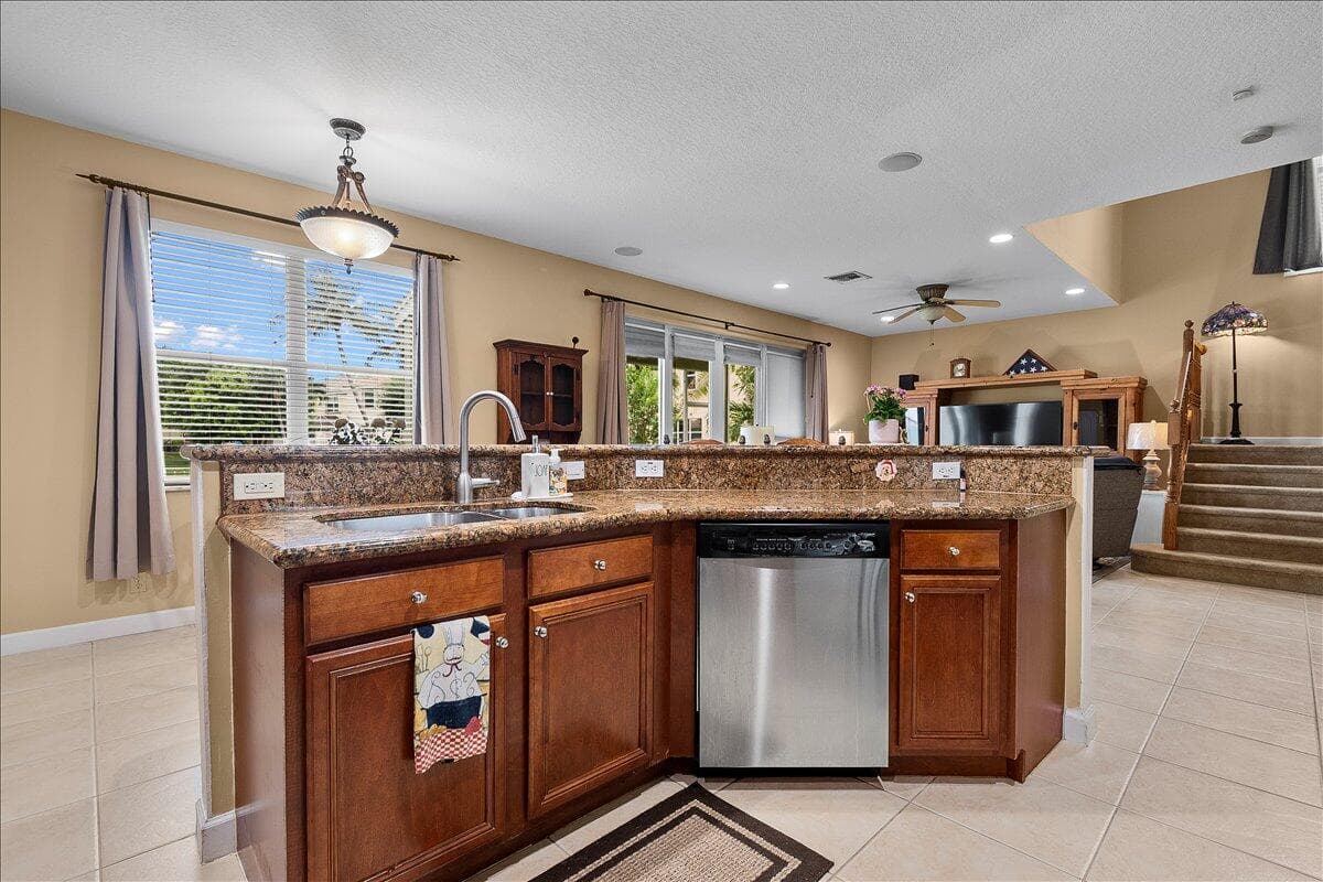 135 Hamilton Terrace, West Palm Beach, FL 33414 — photo 13 of 43