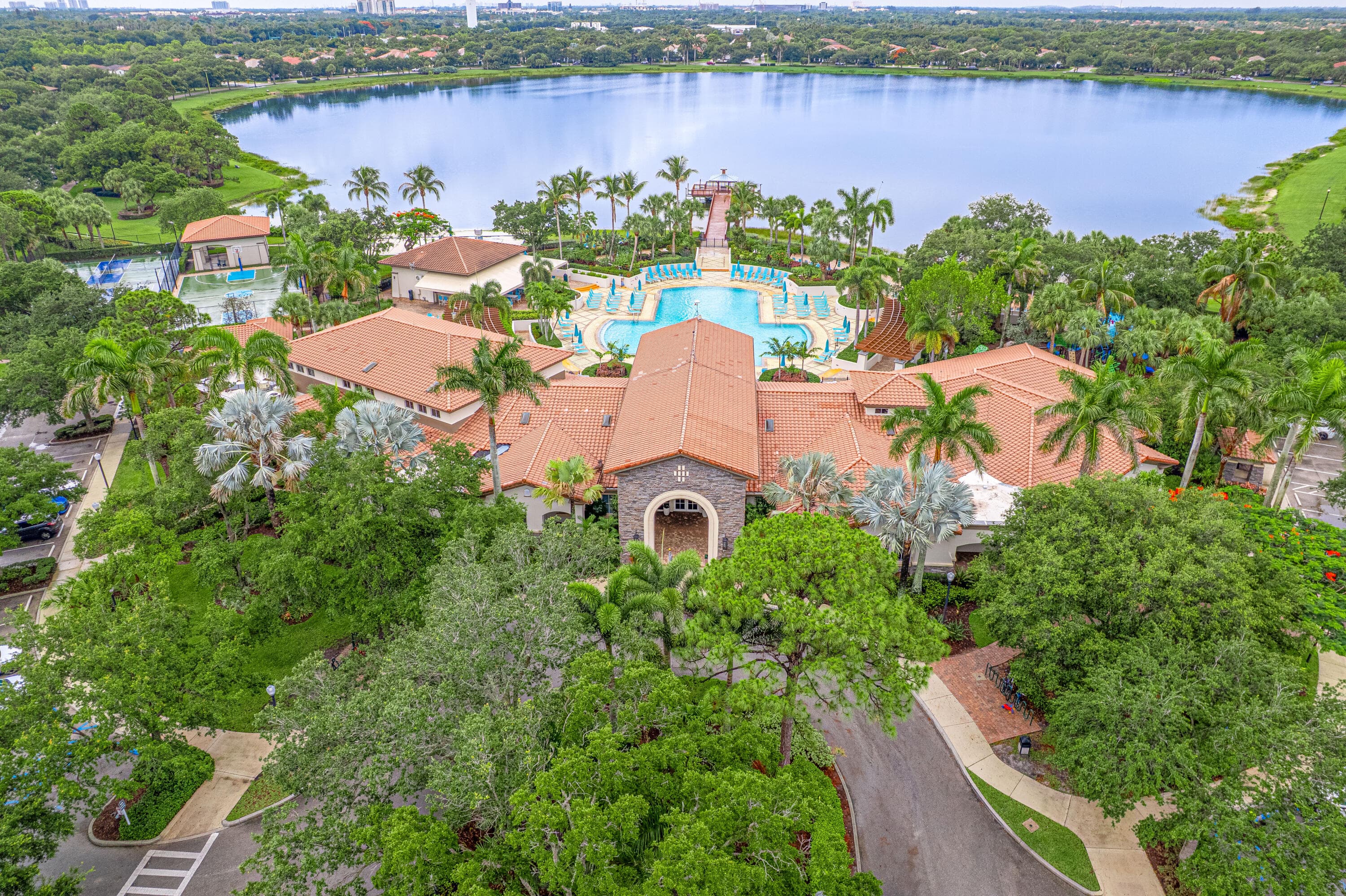946 Mill Creek Drive, Palm Beach Gardens, FL 33410 — photo 7 of 65