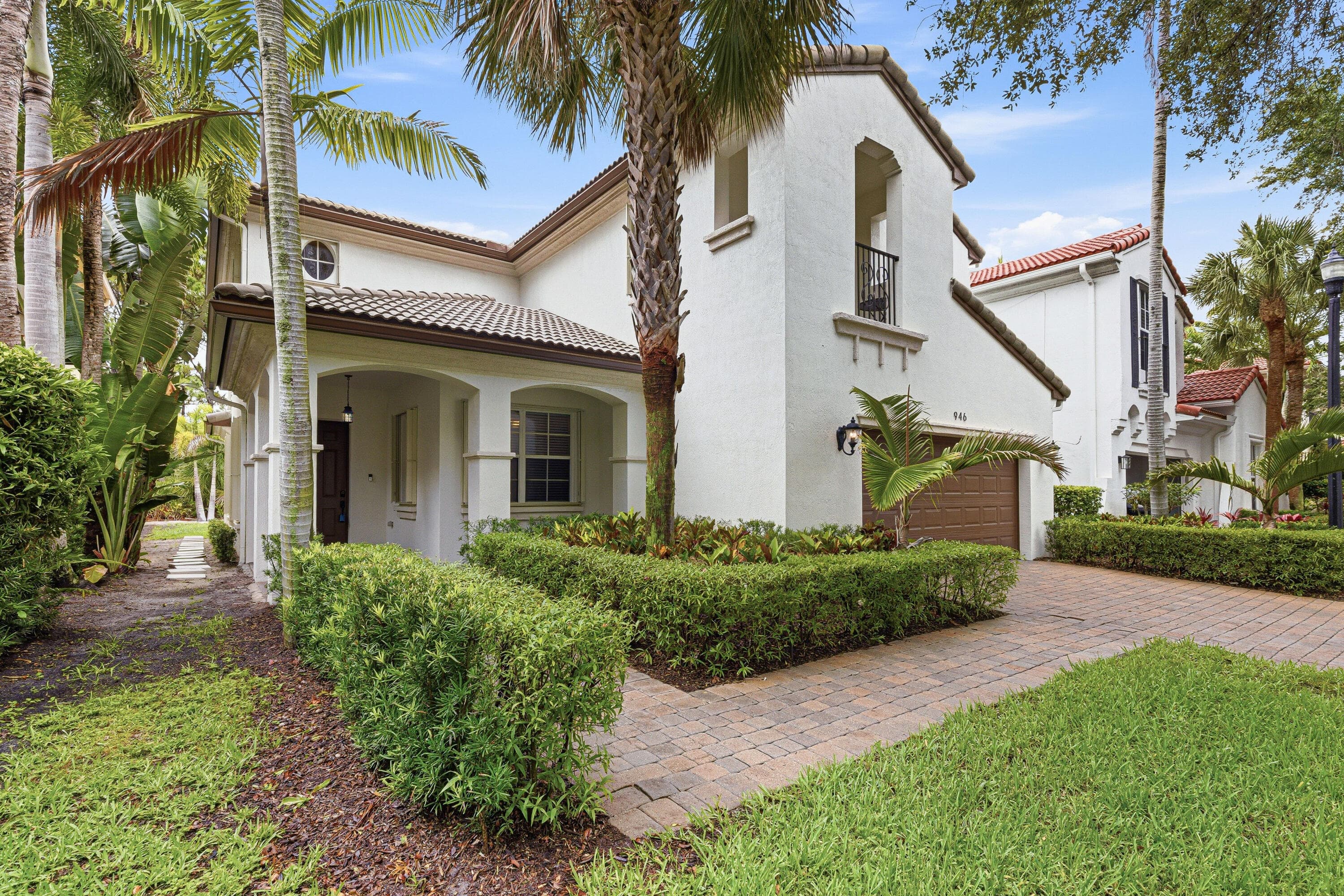 946 Mill Creek Drive, Palm Beach Gardens, FL 33410 — photo 4 of 65