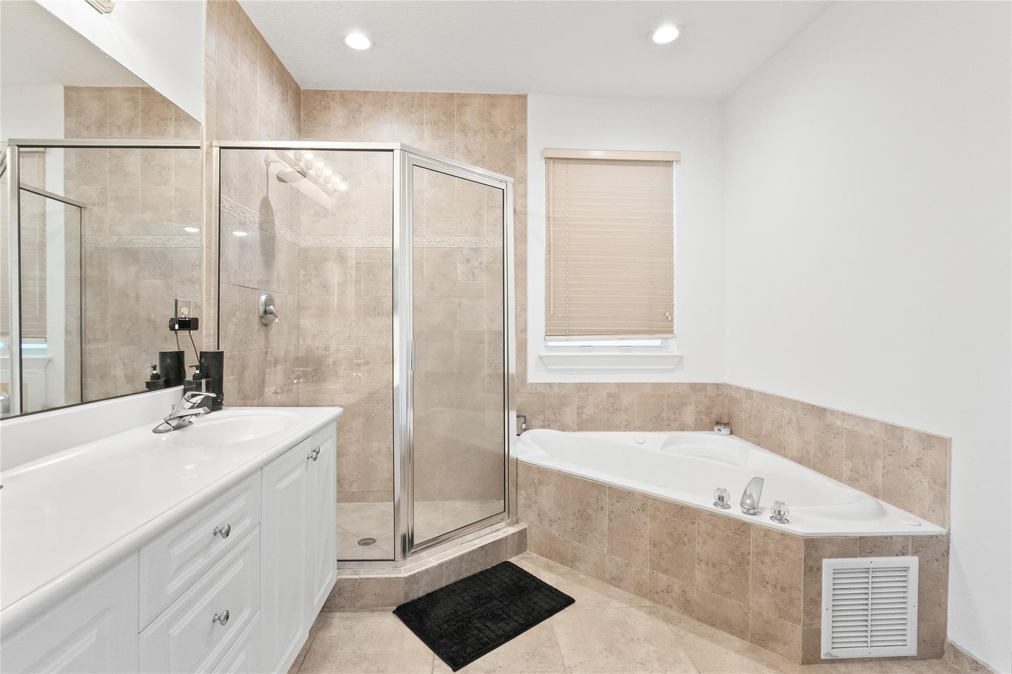 417 SW 8th Street, Fort Lauderdale, FL 33315 — photo 15 of 30