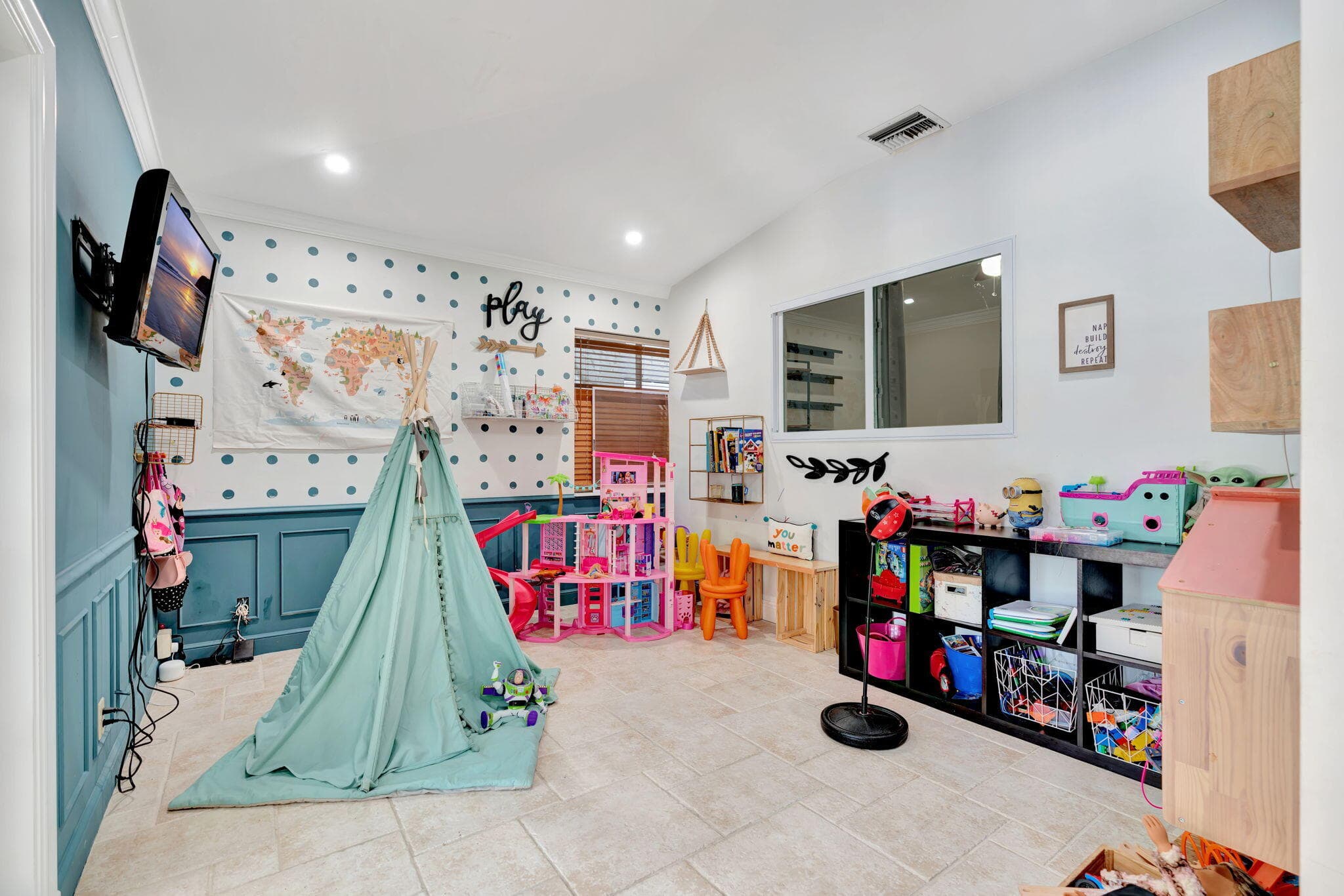 2436 Holly Lane NE, Palm Beach Gardens, FL 33410 — photo 24 of 57