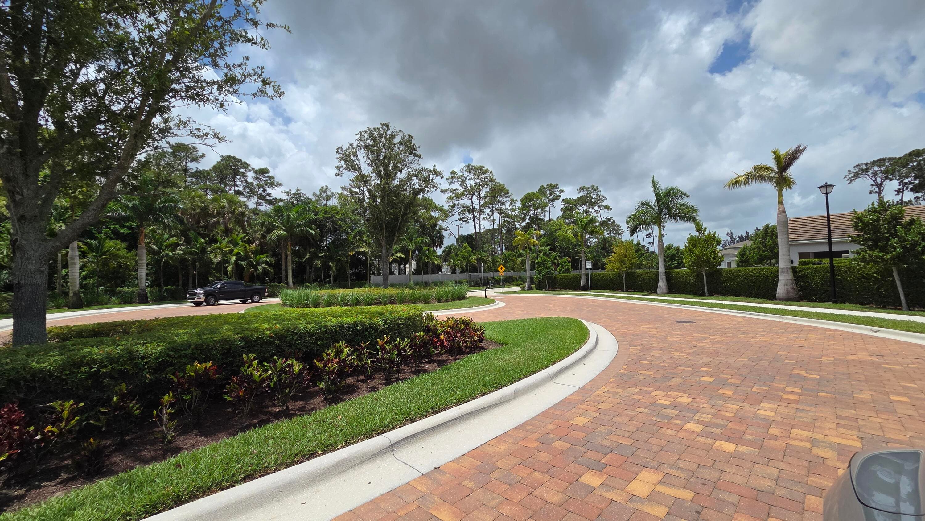 6668 Pointe Of Woods Drive, West Palm Beach, FL 33413 — photo 3 of 50