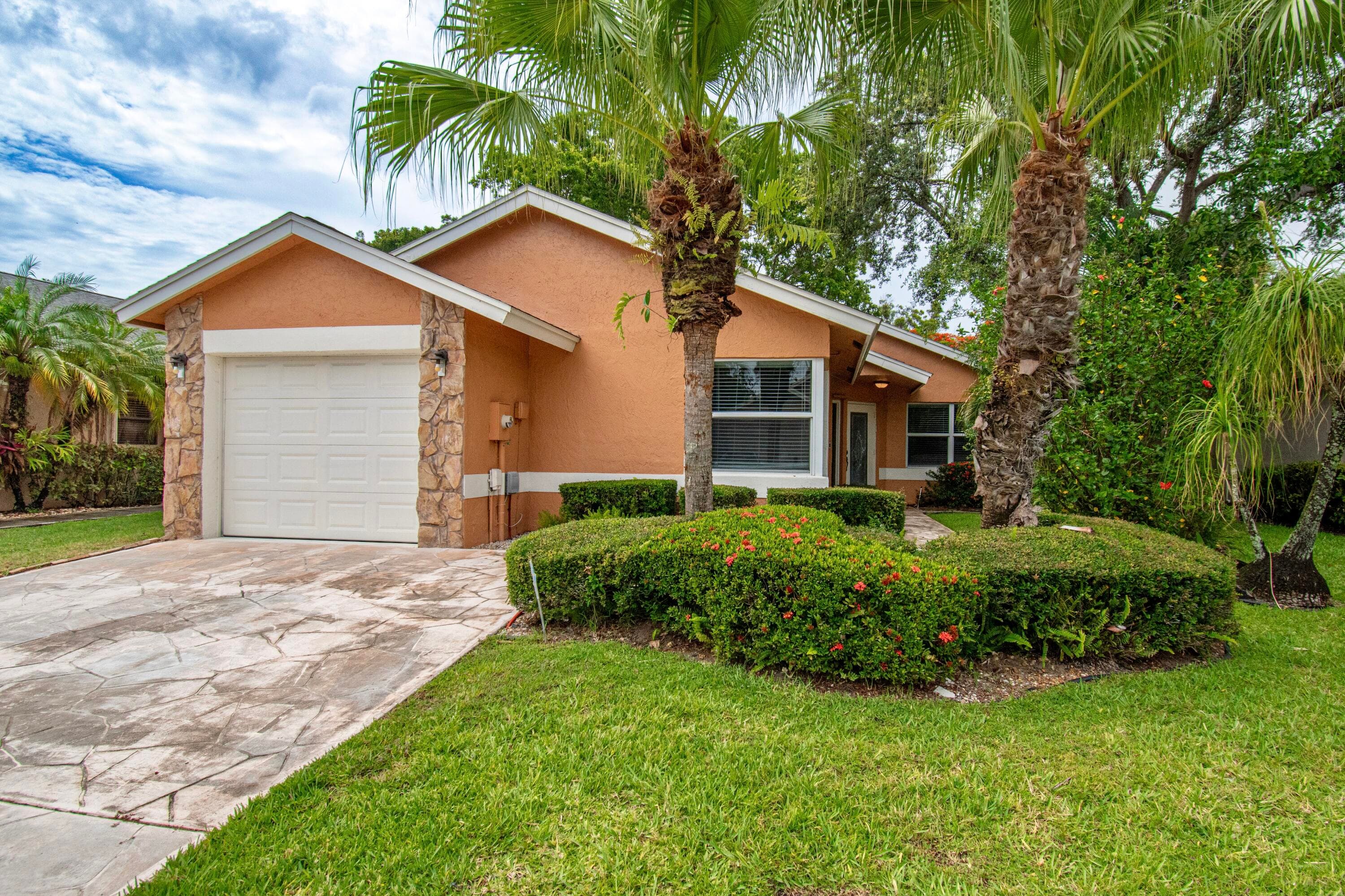 7601 Martinique Boulevard, Boca Raton, FL 33433 — photo 2 of 34