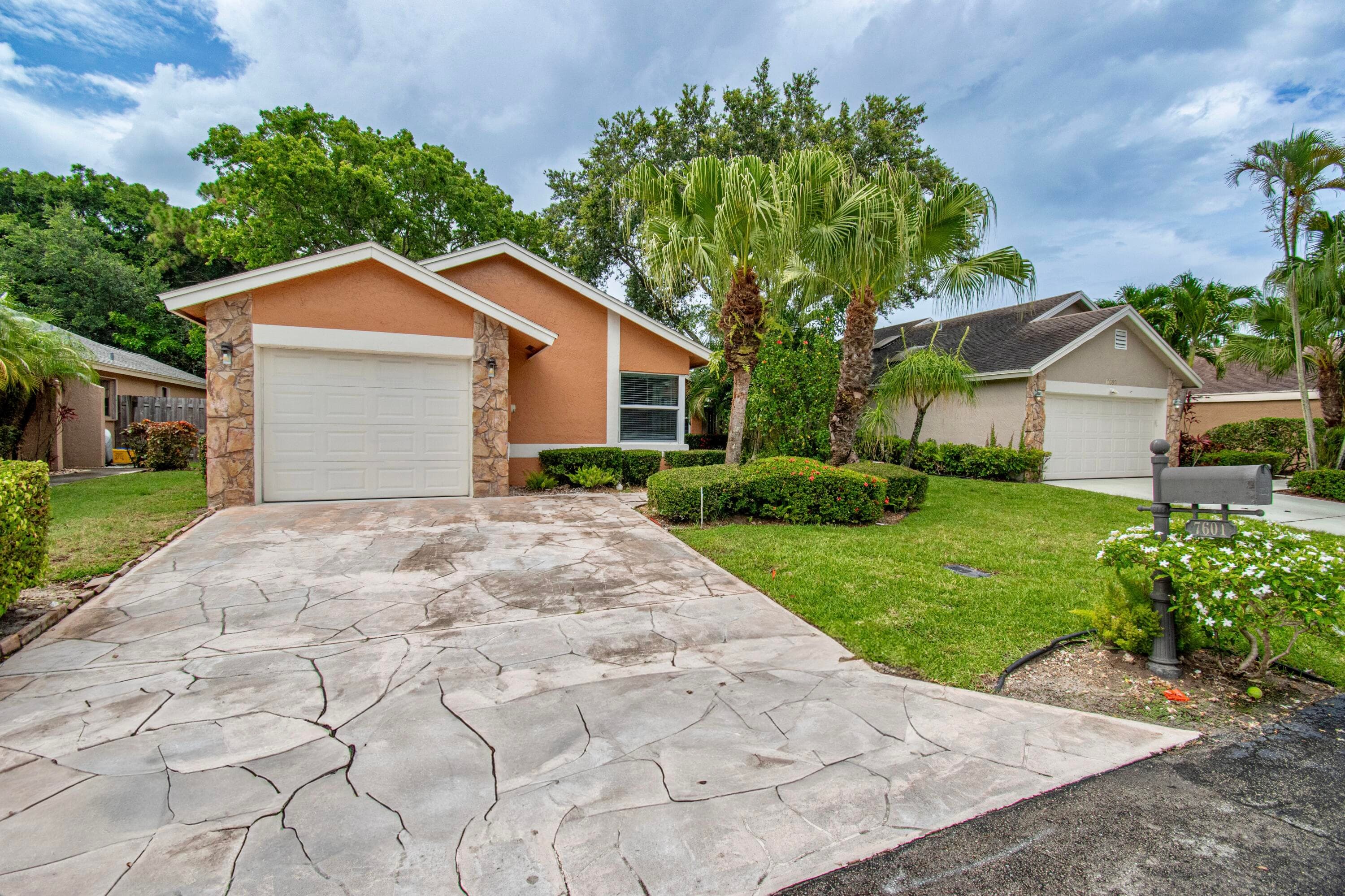 7601 Martinique Boulevard, Boca Raton, FL 33433 — photo 3 of 34