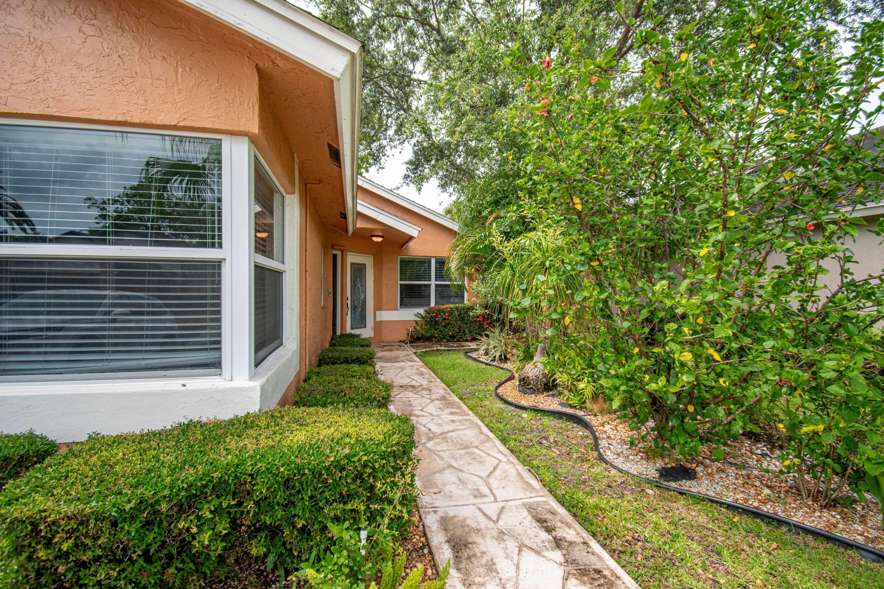 7601 Martinique Boulevard, Boca Raton, FL 33433 — photo 4 of 34