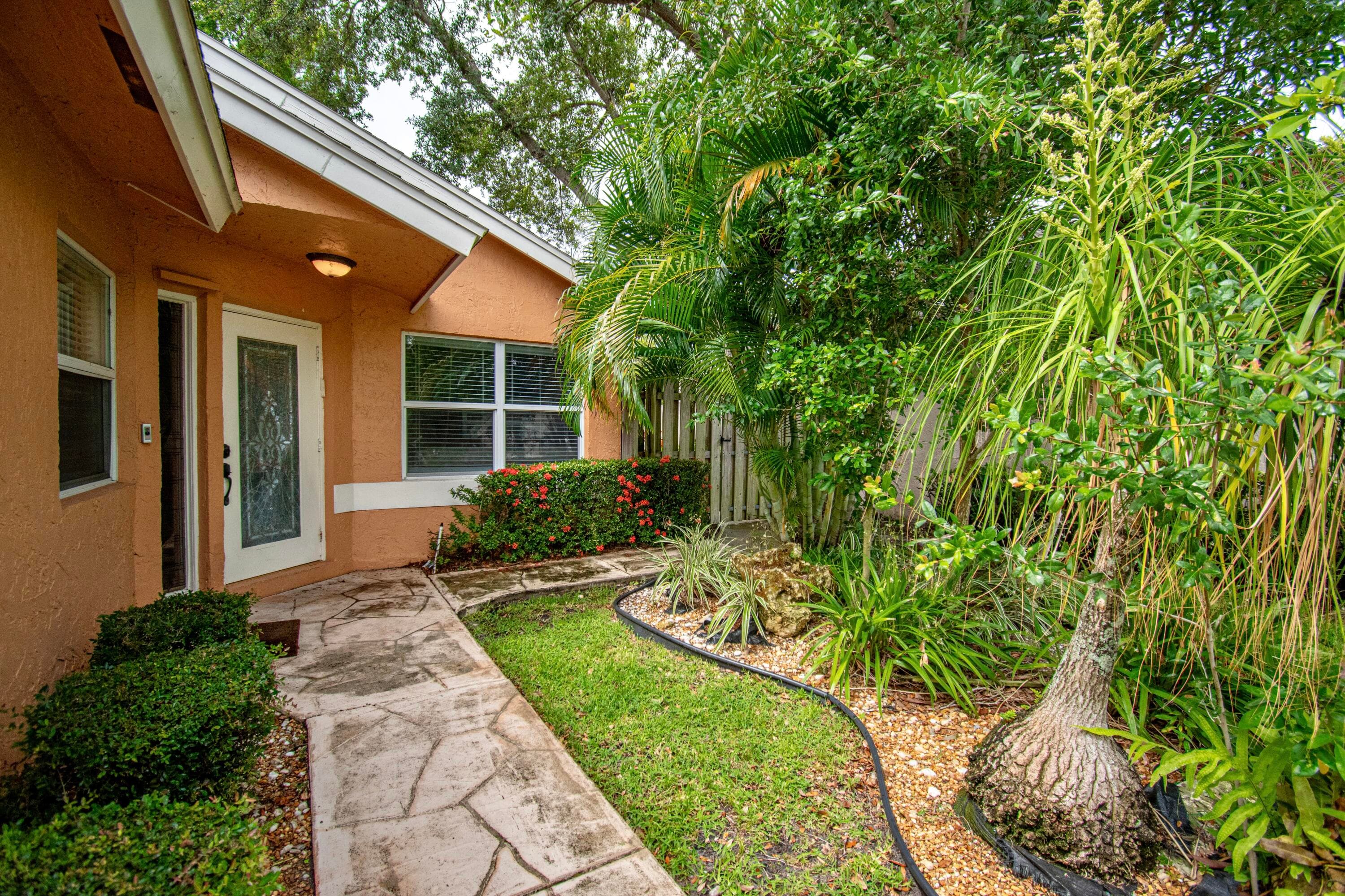 7601 Martinique Boulevard, Boca Raton, FL 33433 — photo 5 of 34