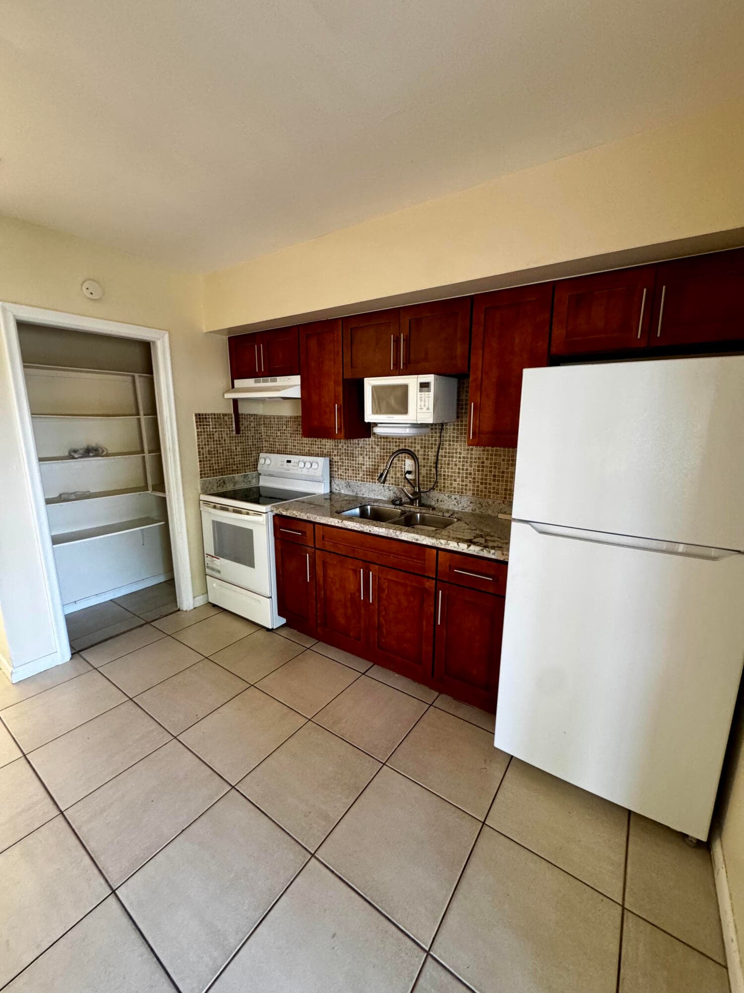 2824 N Dixie Highway 2824, Boca Raton, FL 33431 — photo 4 of 12