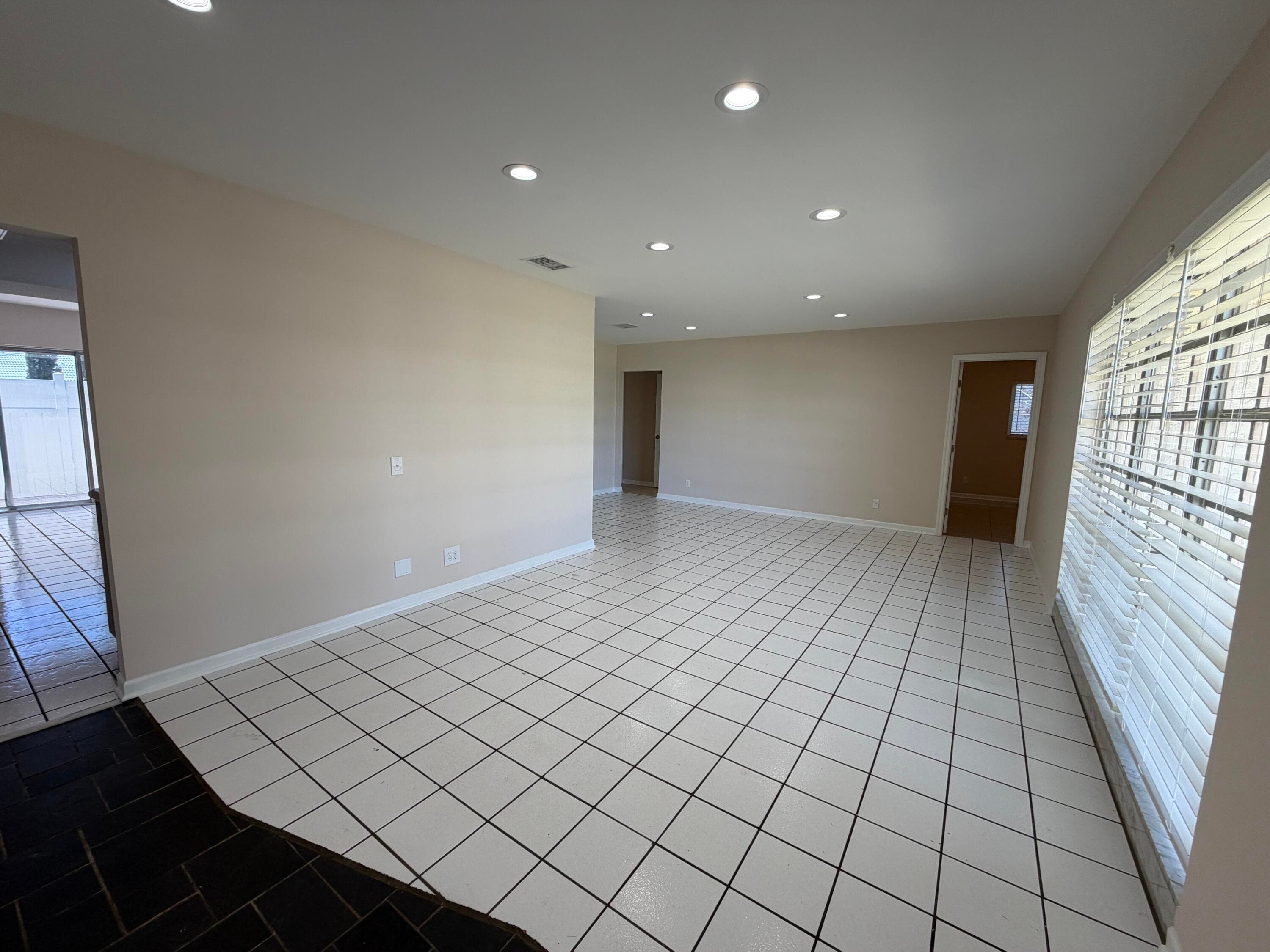499 W Conference Drive, Boca Raton, FL 33486 — photo 5 of 31