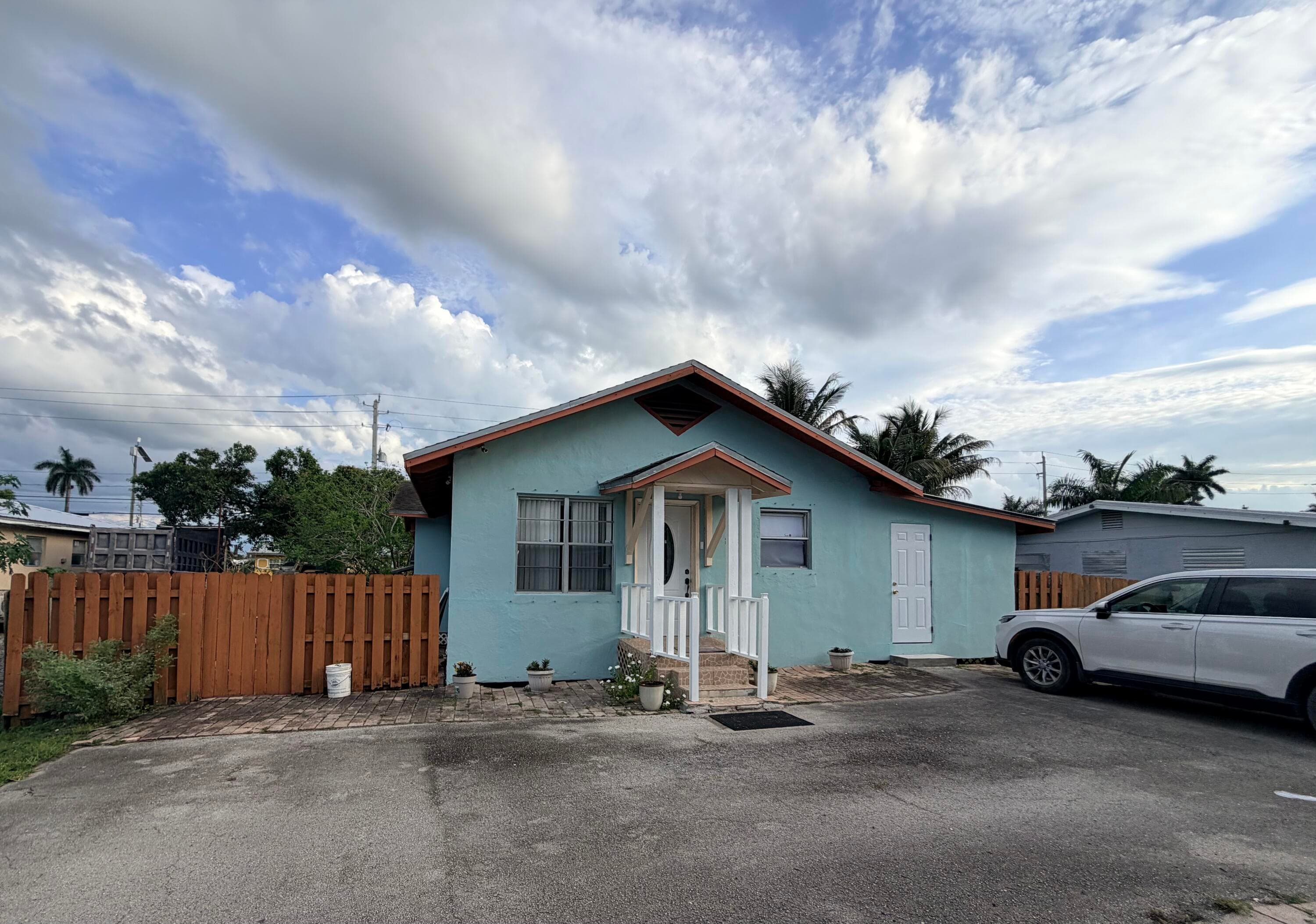 208 NW Avenue H Place, Belle Glade, FL 33430 — photo 2 of 50