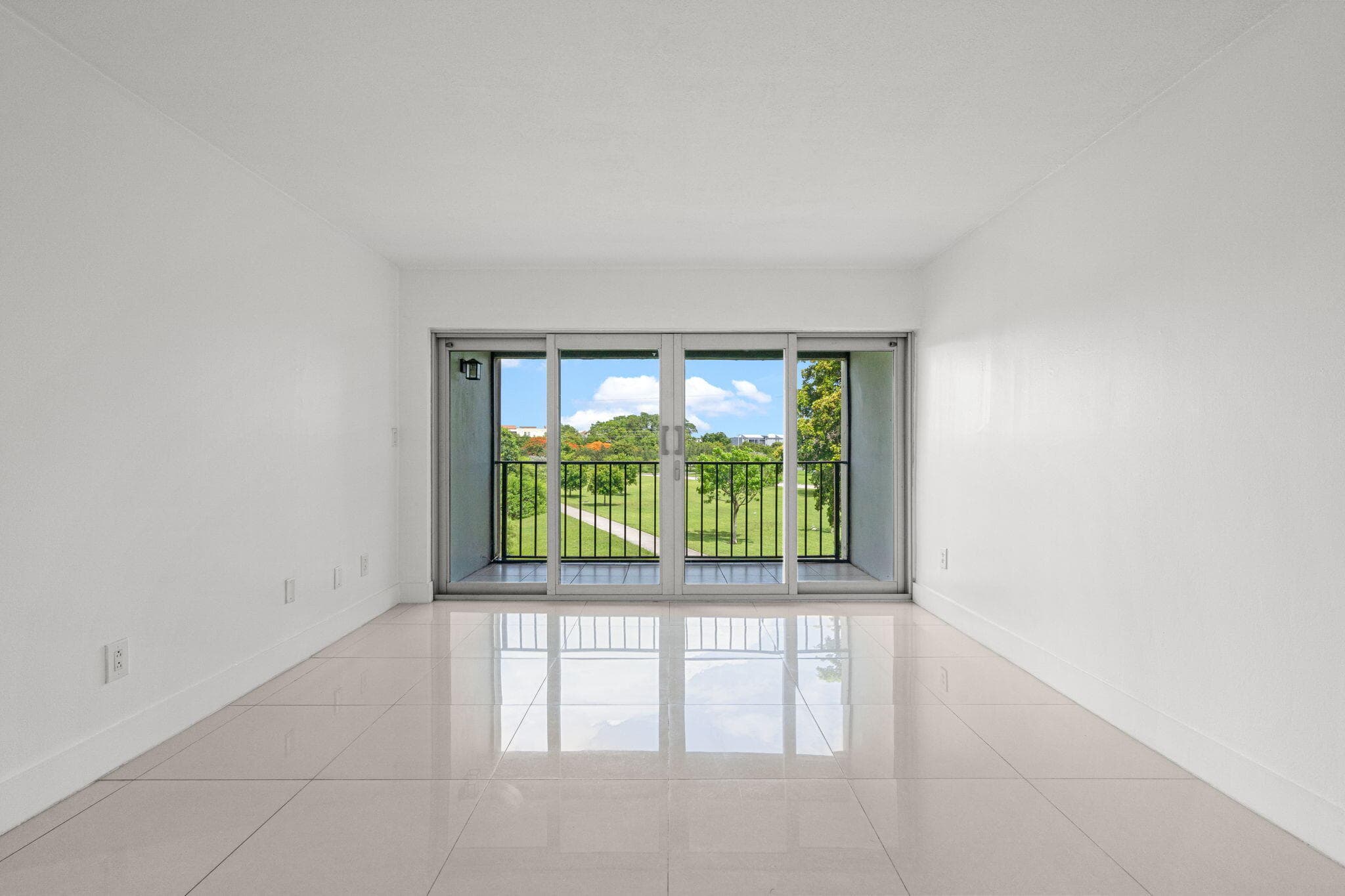 9170 Fontainebleau Boulevard 301, Miami, FL 33172 — photo 12 of 35