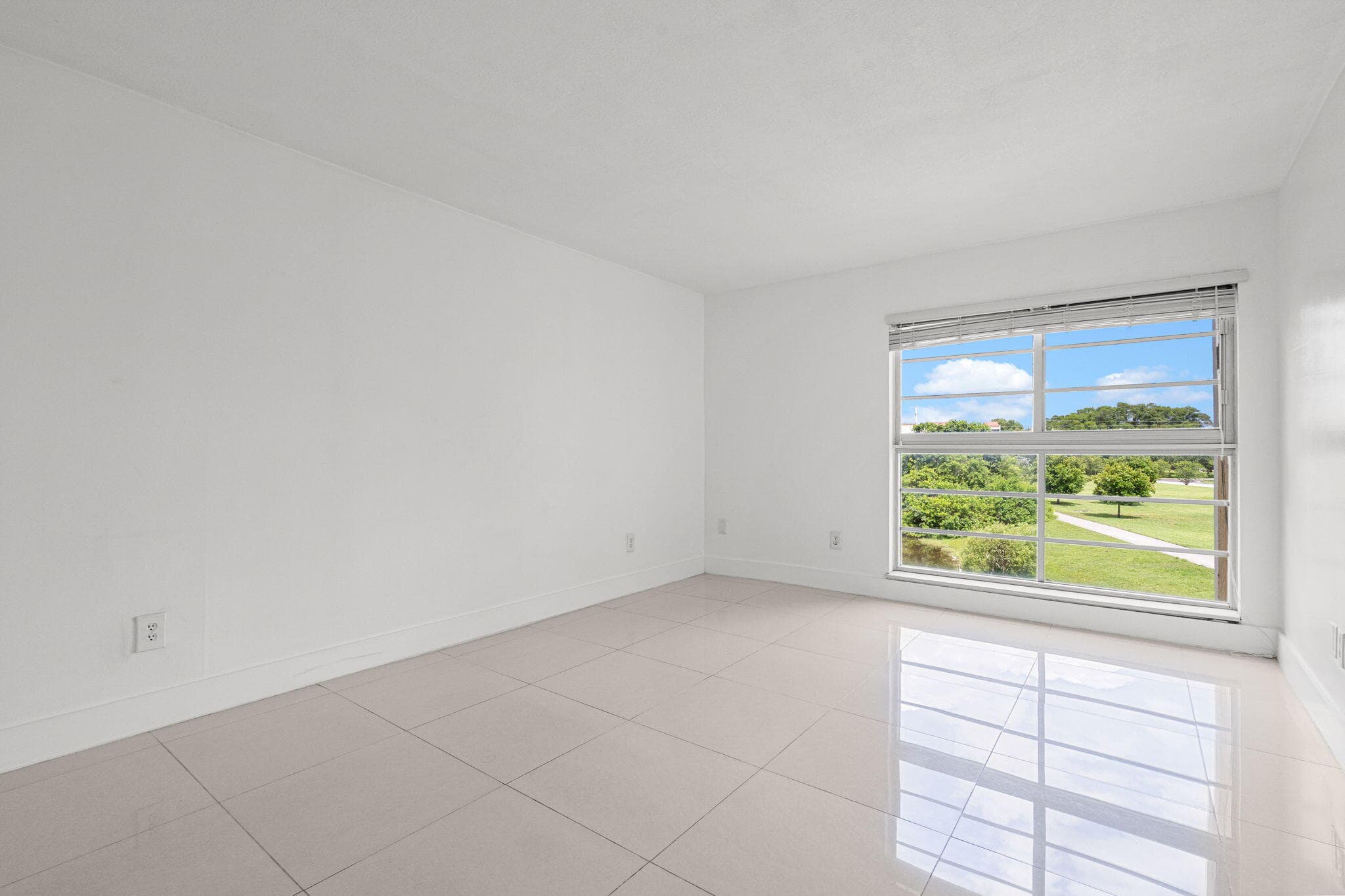 9170 Fontainebleau Boulevard 301, Miami, FL 33172 — photo 5 of 35