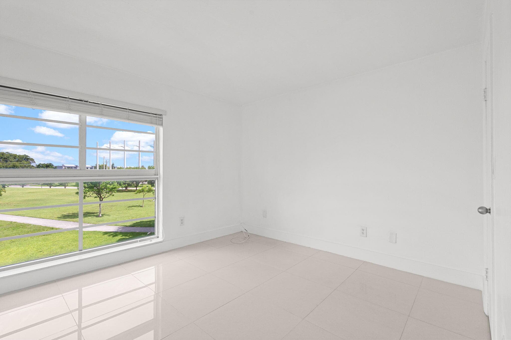 9170 Fontainebleau Boulevard 301, Miami, FL 33172 — photo 25 of 35