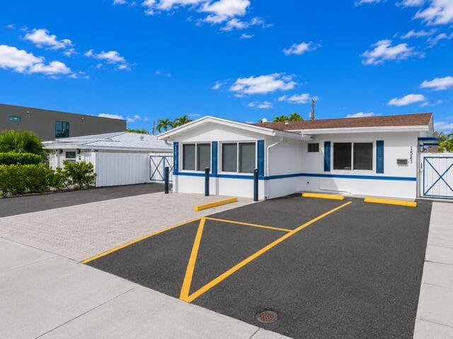 1541 NE 15th Avenue 1541, Fort Lauderdale, FL 33304 — photo 1 of 28