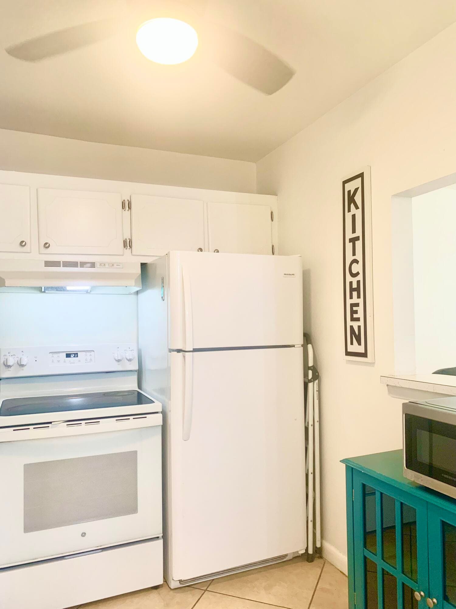 123 Canterbury E, West Palm Beach, FL 33417 — photo 4 of 41