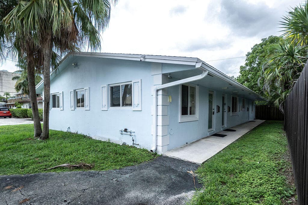 750 SW 2nd Street 2, Fort Lauderdale, FL 33312 — photo 1 of 10