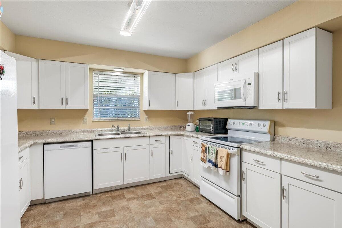 216 Micco Avenue, Sebring, FL 33870 — photo 20 of 41