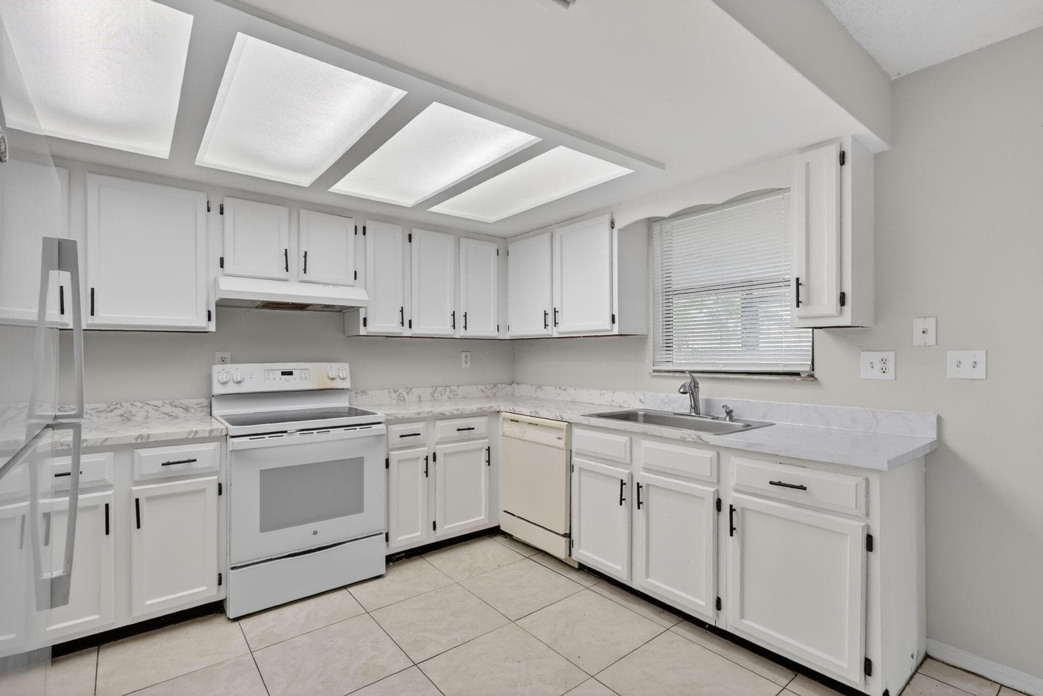 941 SE Atlantus Avenue, Port St. Lucie, FL 34983 — photo 14 of 73