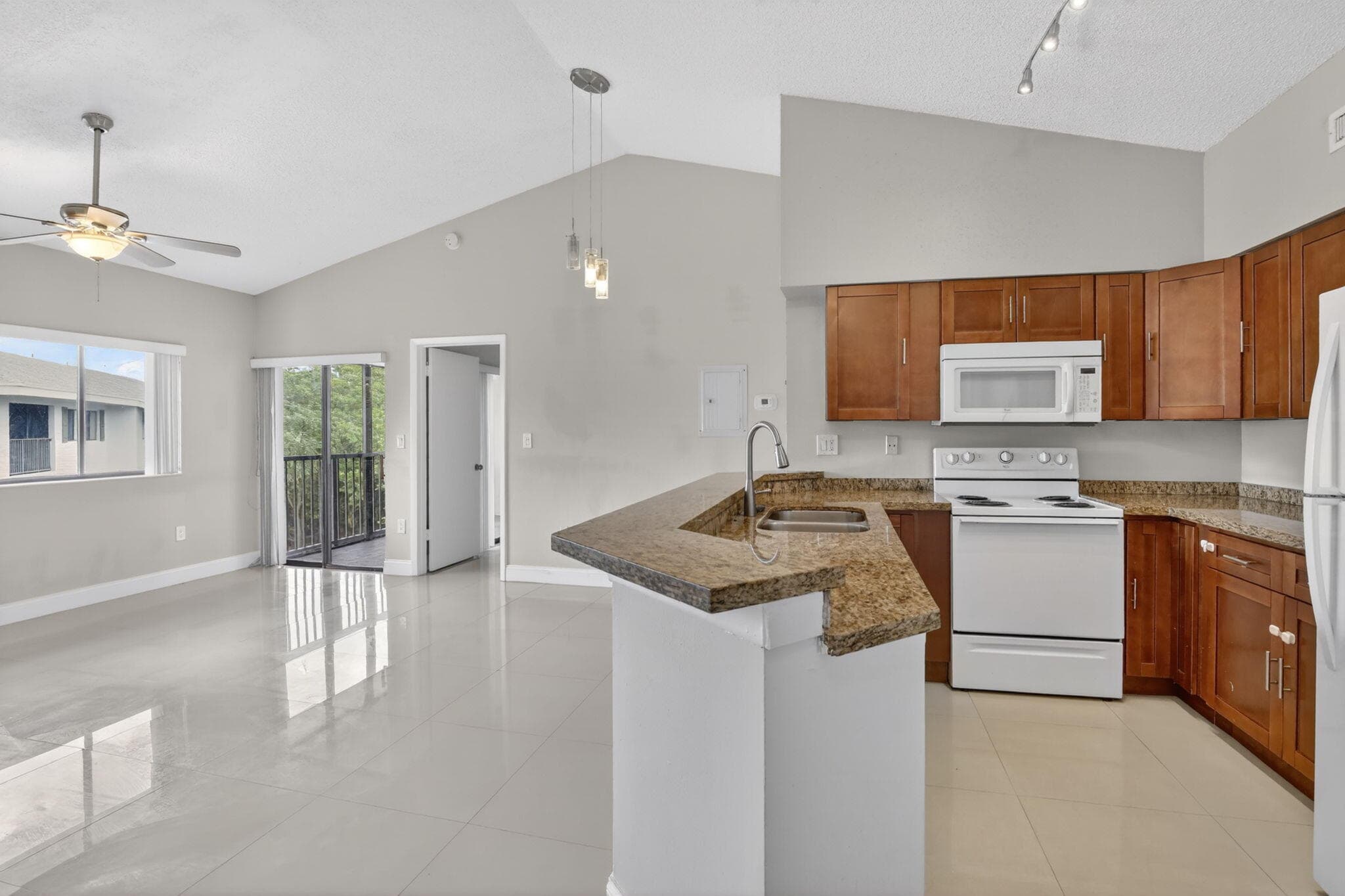 2445 SW 18th Terrace 922, Fort Lauderdale, FL 33315 — photo 1 of 46