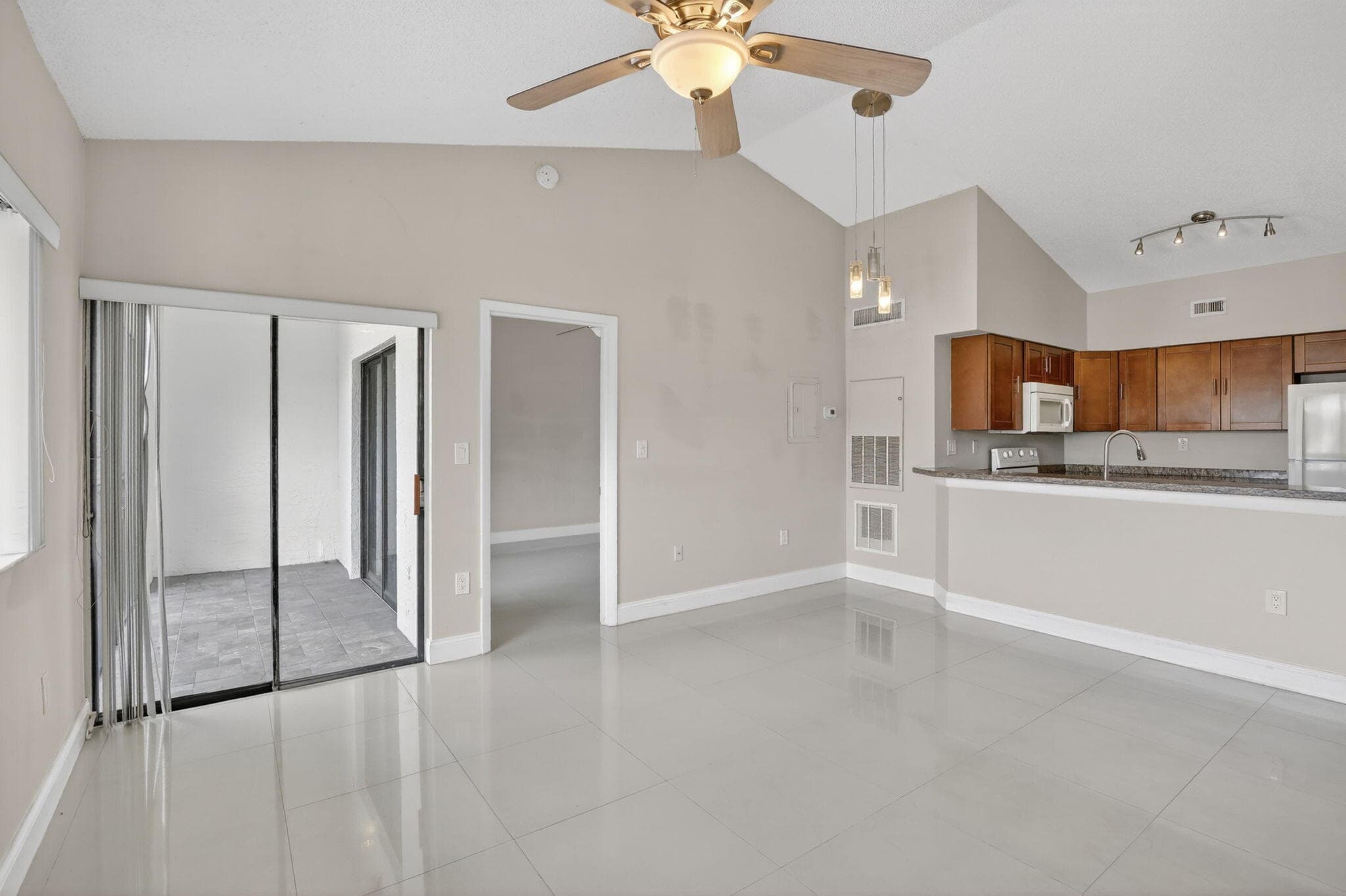 2445 SW 18th Terrace 922, Fort Lauderdale, FL 33315 — photo 10 of 46