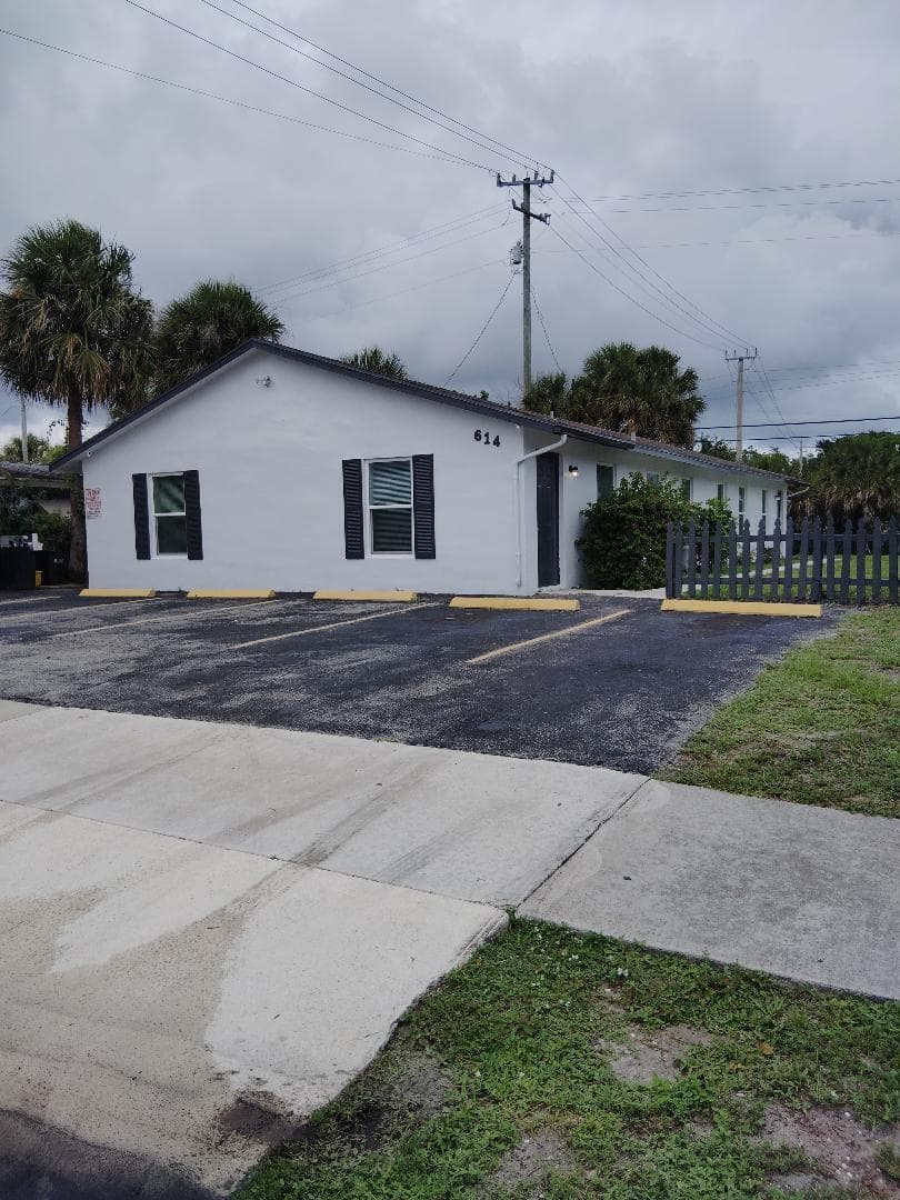 614 Holly Drive 2, Palm Beach Gardens, FL 33410 — photo 1 of 13