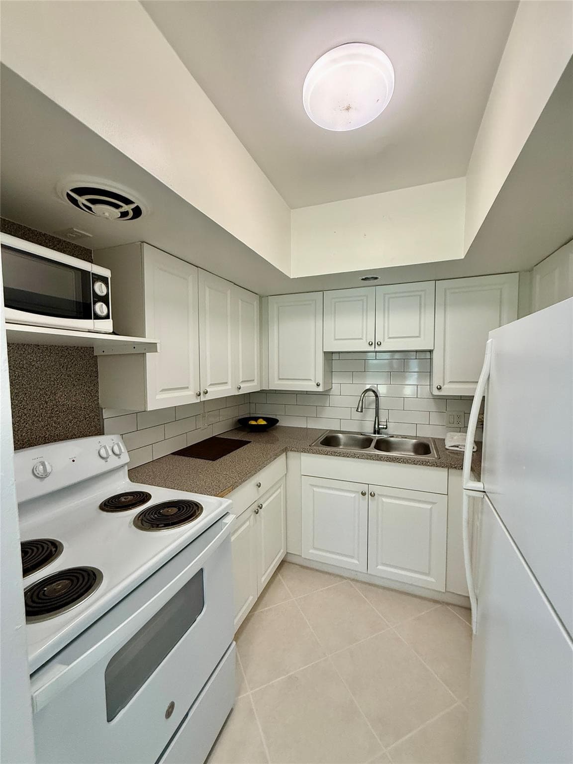 23 NE 19th Avenue, Pompano Beach, FL 33060 — photo 10 of 18