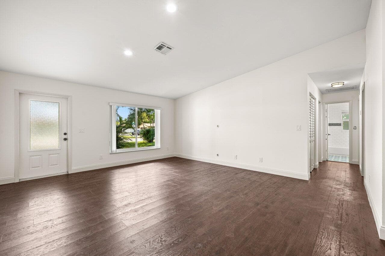 638 SW 4th Avenue, Boynton Beach, FL 33426 — photo 5 of 43