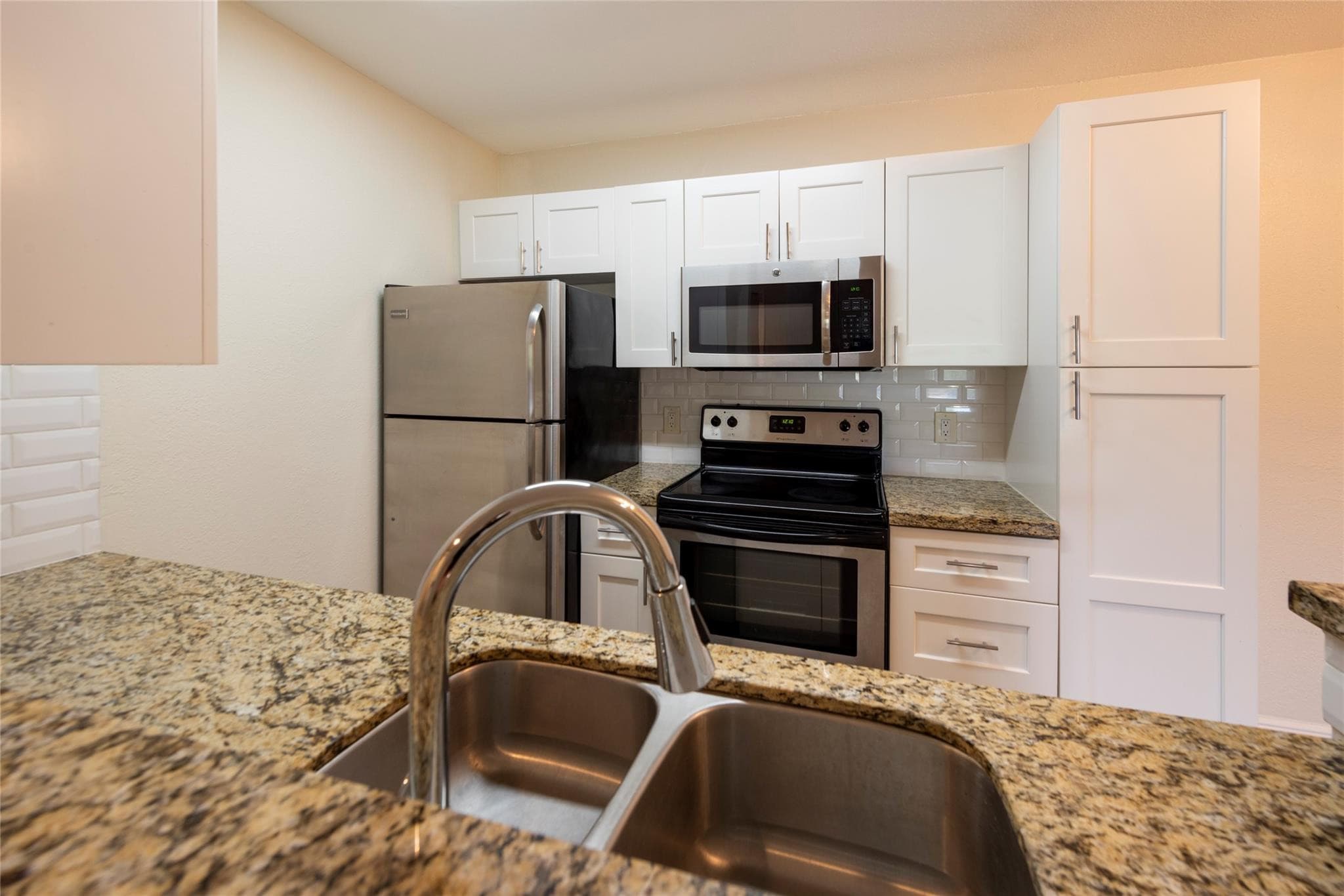 2906 S University Drive 10104, Davie, FL 33328 — photo 2 of 18