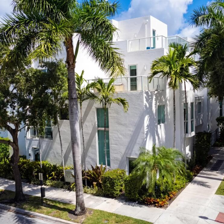323 NE 7th Street 323, Fort Lauderdale, FL 33304 — photo 4 of 16