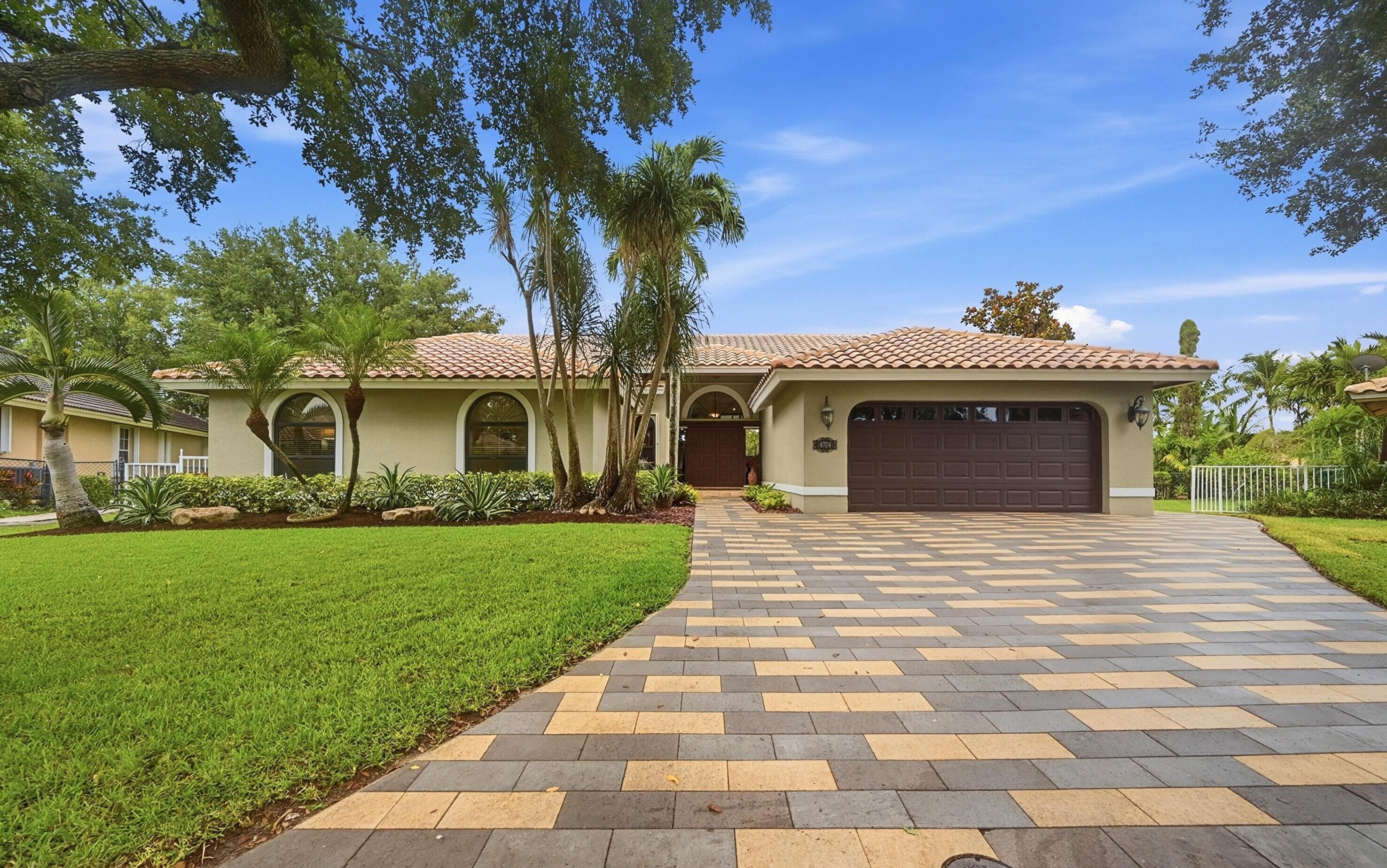 4704 NW 99th Lane, Coral Springs, FL 33076 — photo 1 of 45