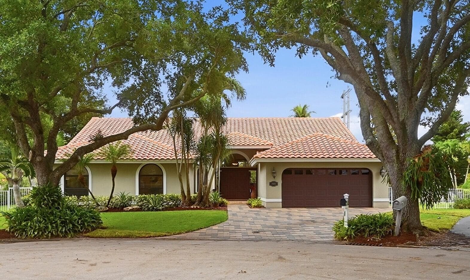 4704 NW 99th Lane, Coral Springs, FL 33076 — photo 3 of 45