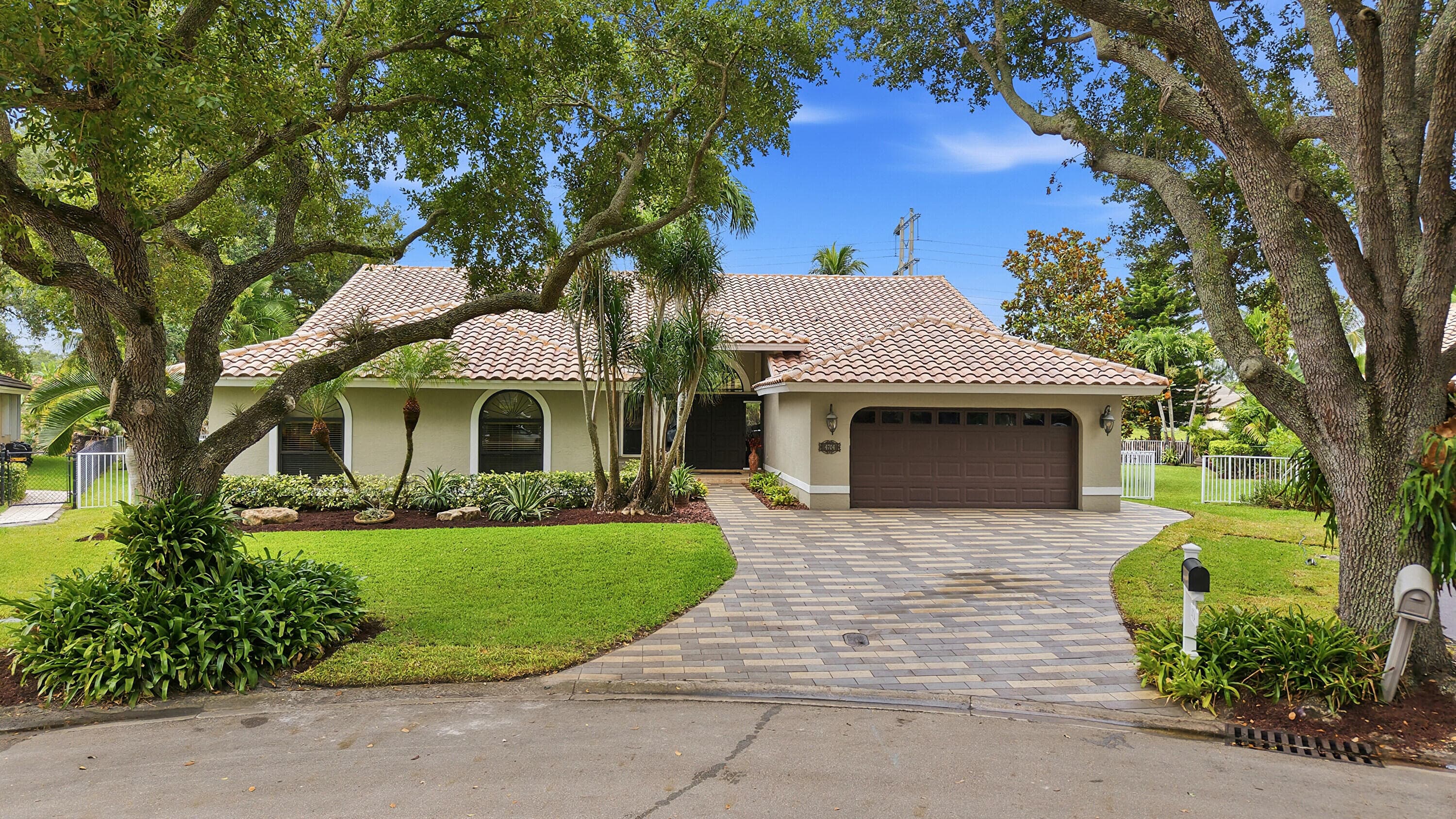 4704 NW 99th Lane, Coral Springs, FL 33076 — photo 6 of 45
