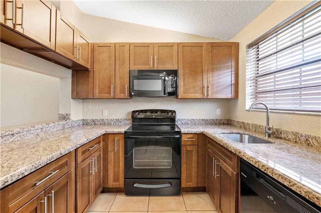 912 Congressional Way, Deerfield Beach, FL 33442 — photo 3 of 26