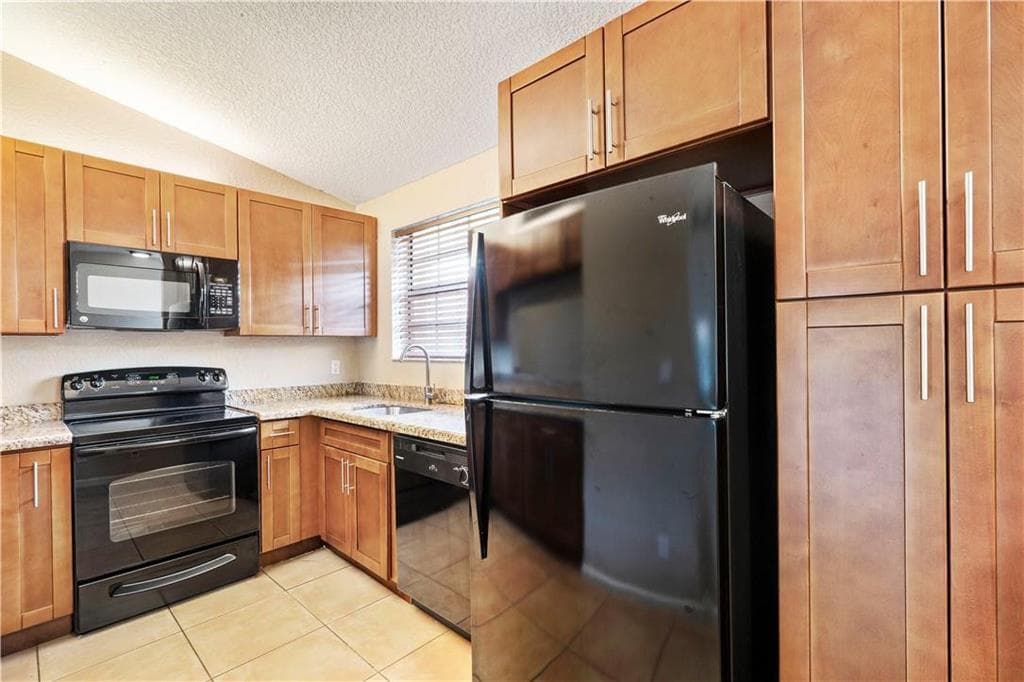 912 Congressional Way, Deerfield Beach, FL 33442 — photo 4 of 26
