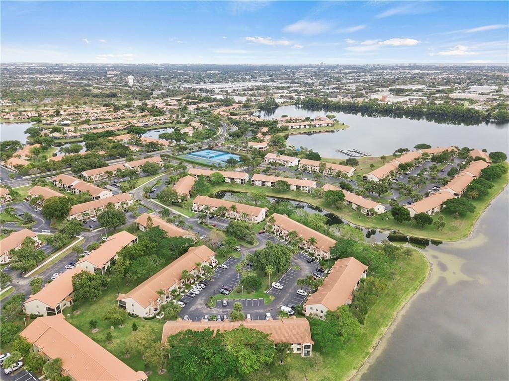 912 Congressional Way, Deerfield Beach, FL 33442 — photo 21 of 26