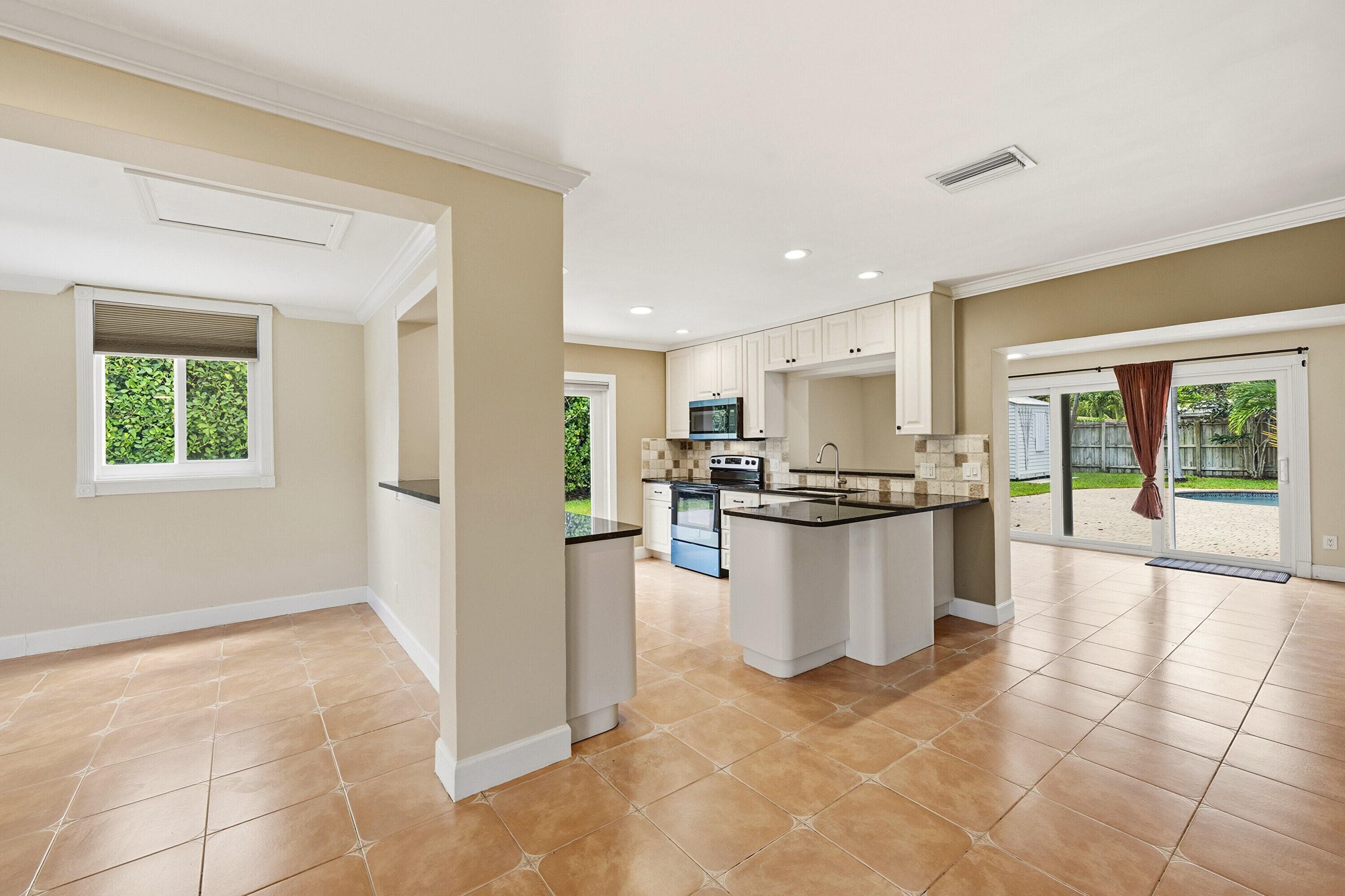 2811 NE 16th Street, Pompano Beach, FL 33062 — photo 5 of 54