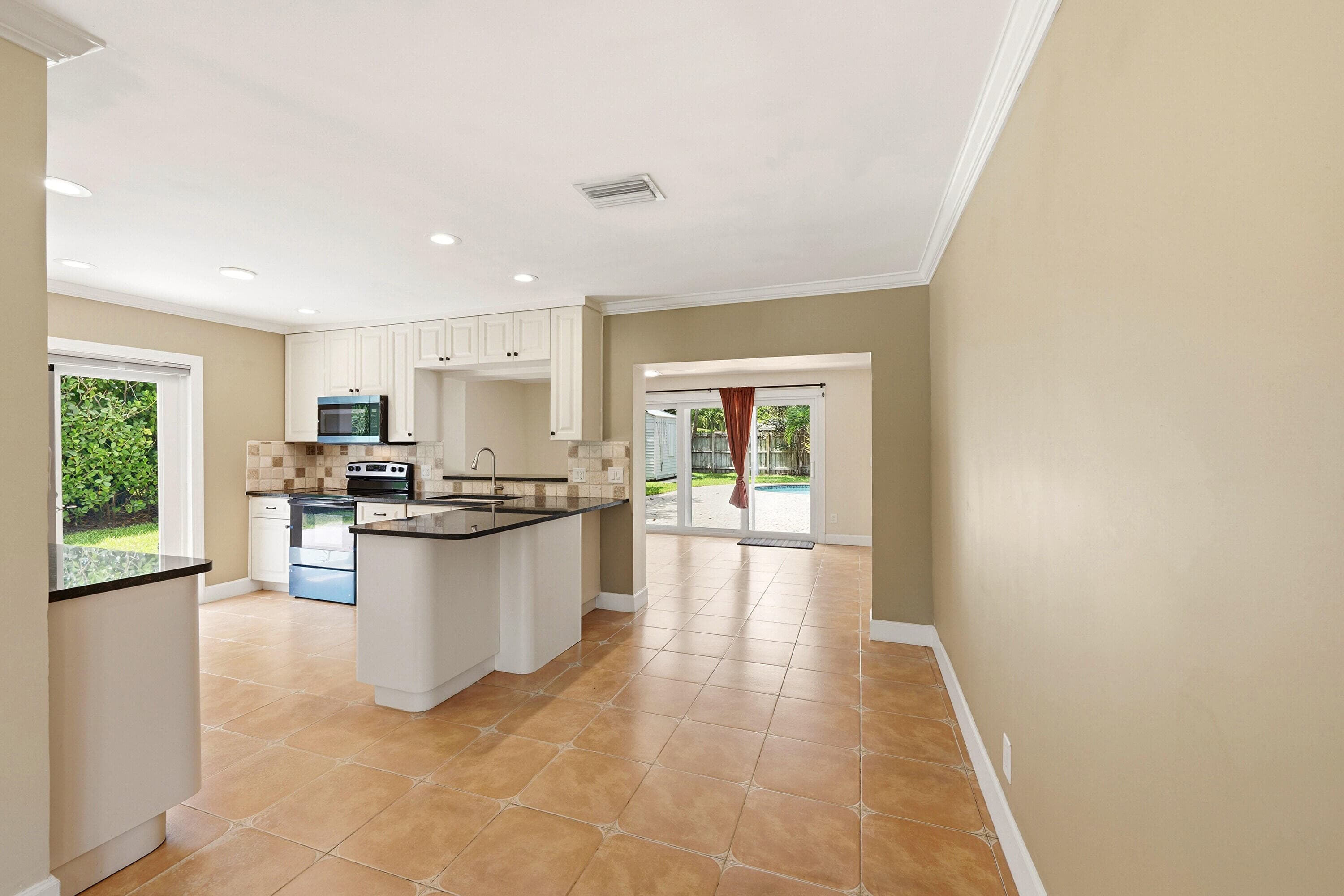 2811 NE 16th Street, Pompano Beach, FL 33062 — photo 6 of 54