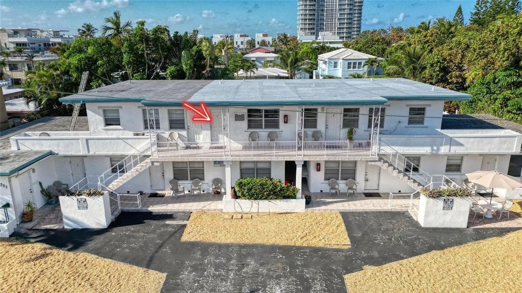 323 Elm Street 7, Hollywood, FL 33019 — photo 2 of 30