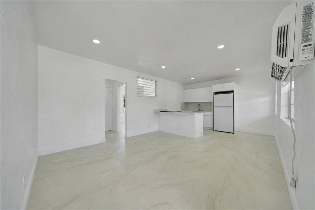 323 Elm Street 7, Hollywood, FL 33019 — photo 6 of 30