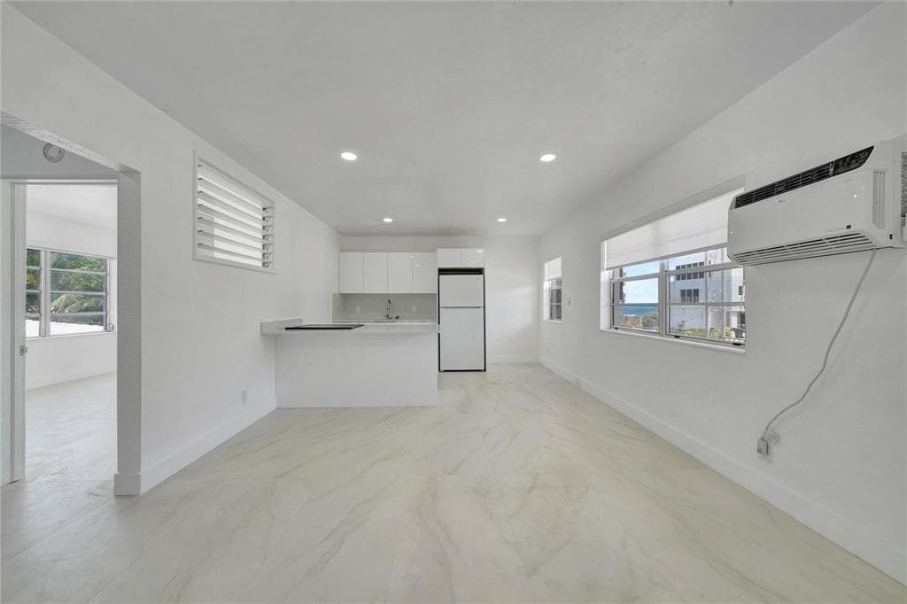 323 Elm Street 7, Hollywood, FL 33019 — photo 8 of 30